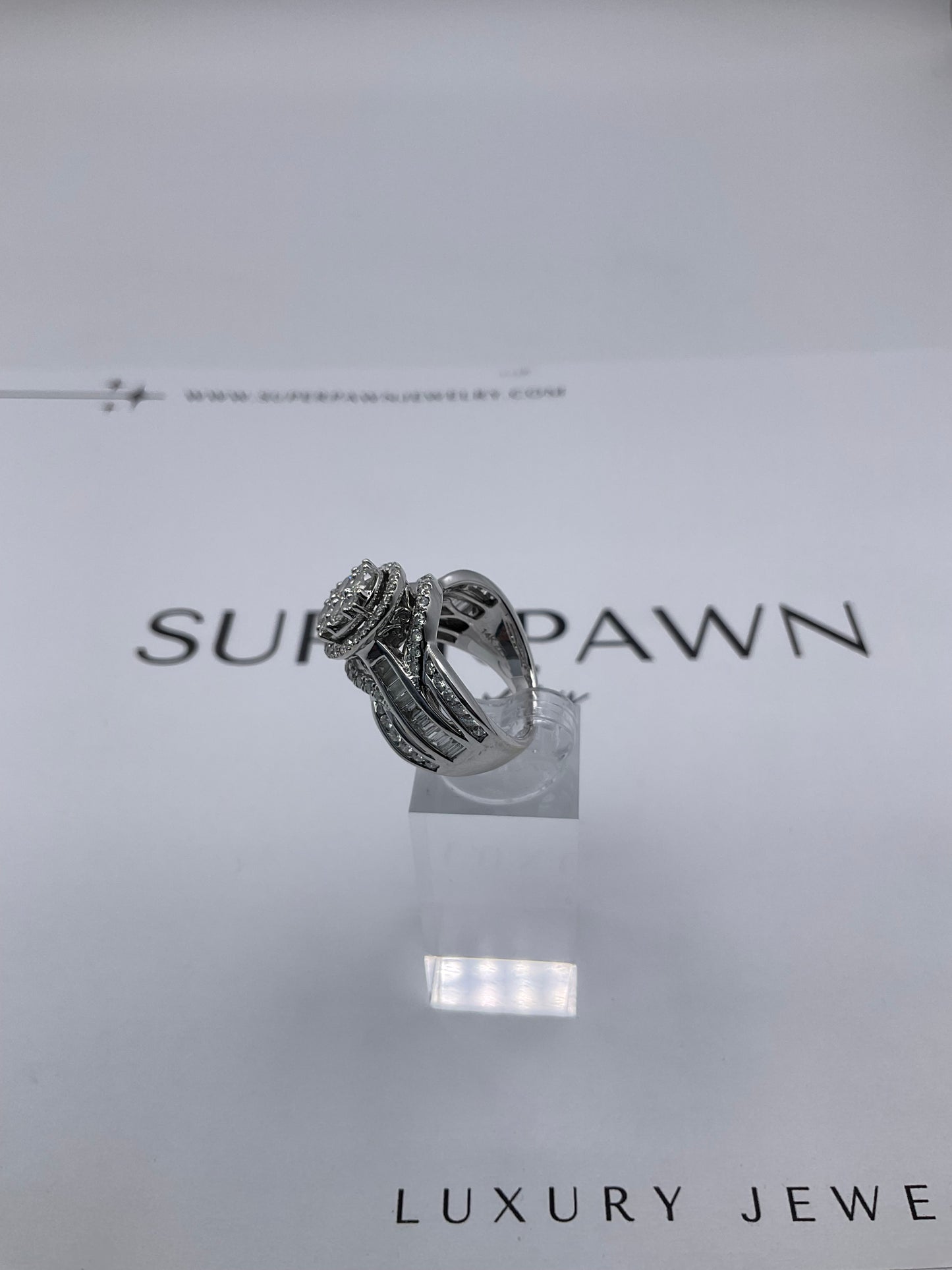 14K White Gold Diamond Halo Ring With Twist Band & Baguette Diamonds – Size 7 – 10g