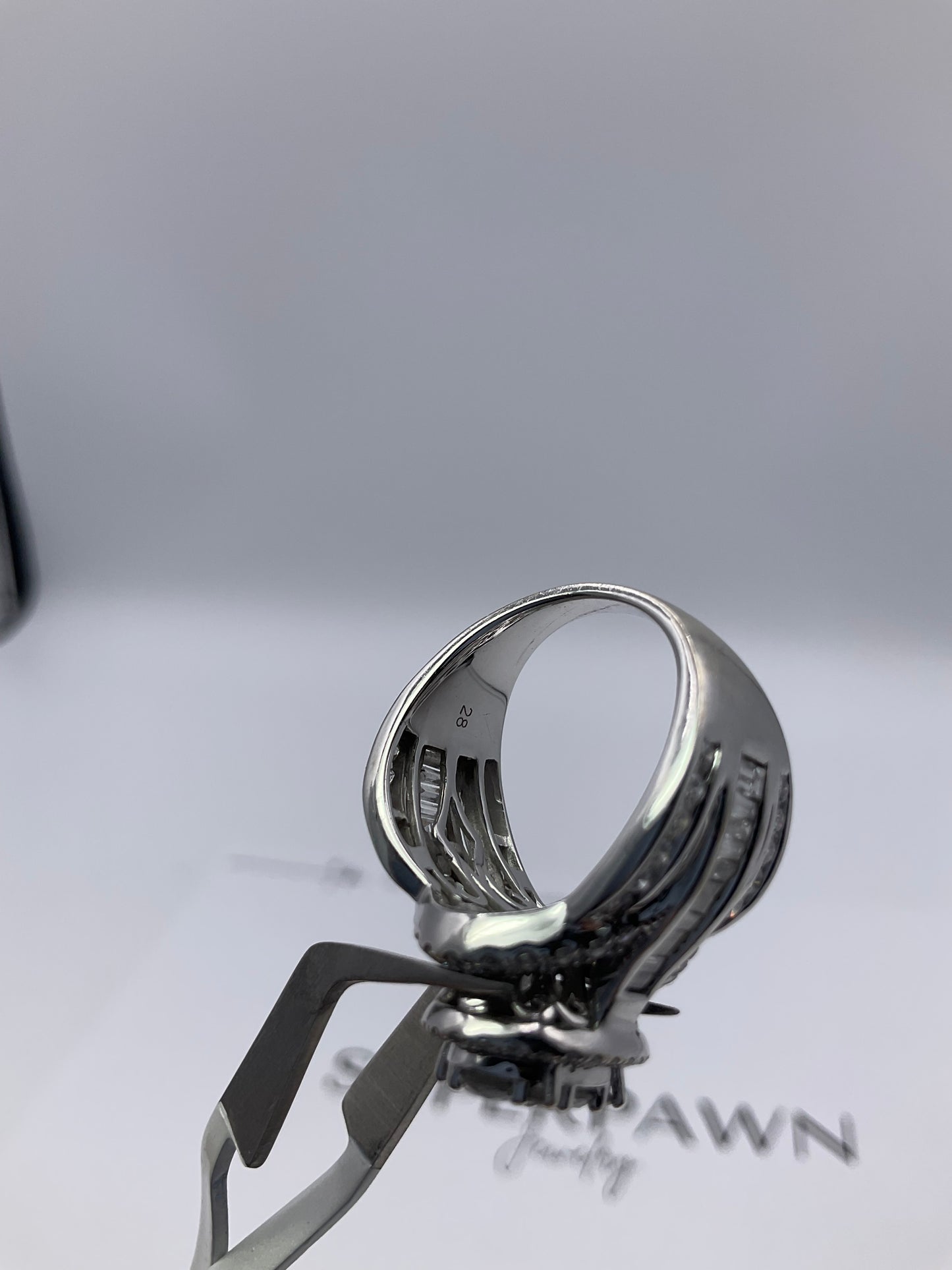 14K White Gold Diamond Halo Ring With Twist Band & Baguette Diamonds – Size 7 – 10g