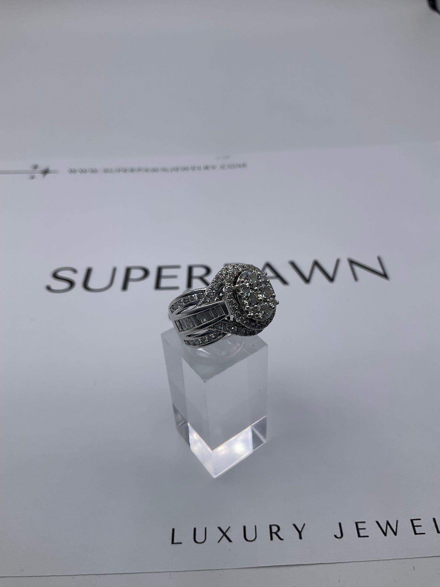 14K White Gold Diamond Halo Ring With Twist Band & Baguette Diamonds – Size 7 – 10g
