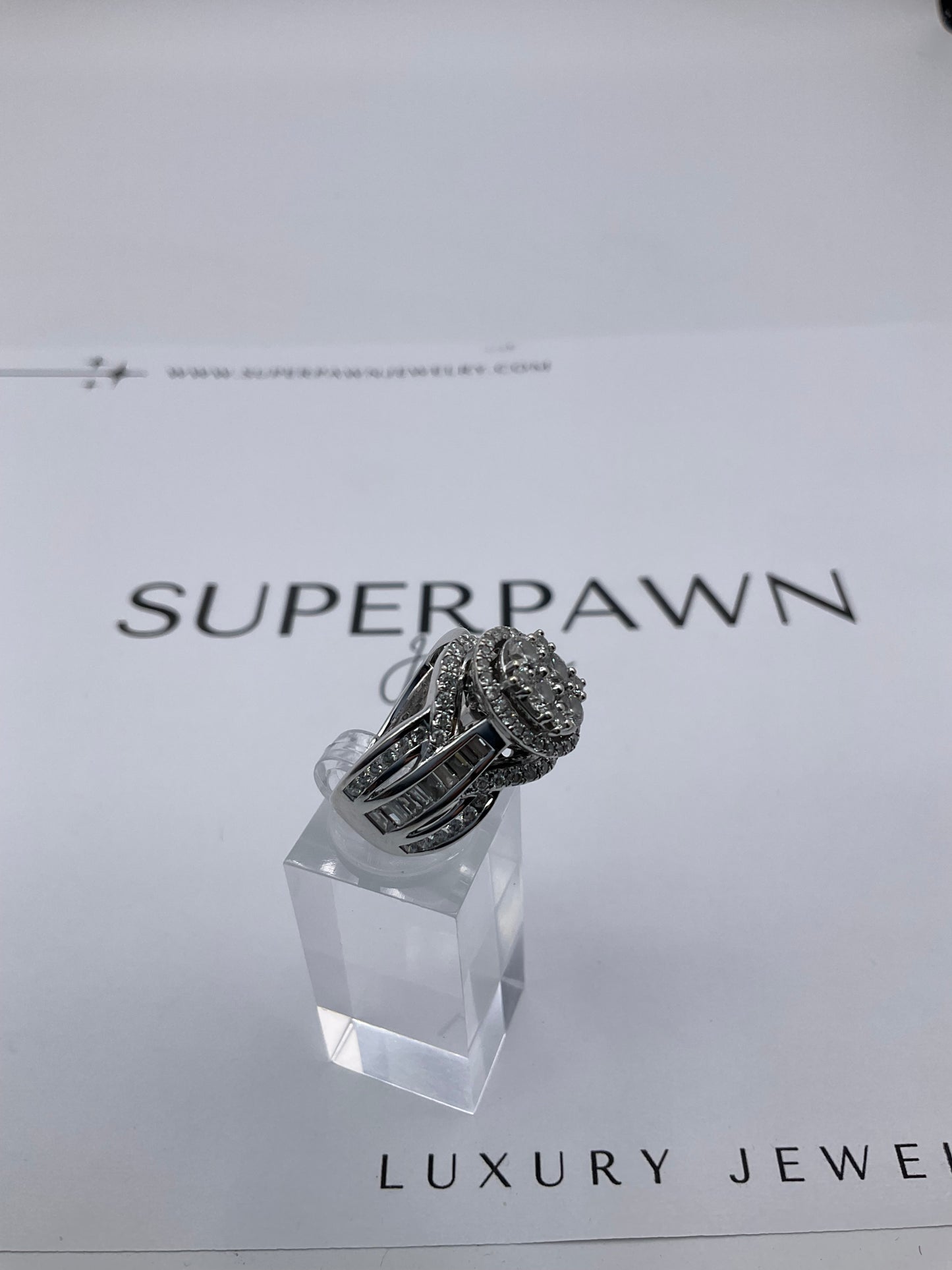 14K White Gold Diamond Halo Ring With Twist Band & Baguette Diamonds – Size 7 – 10g