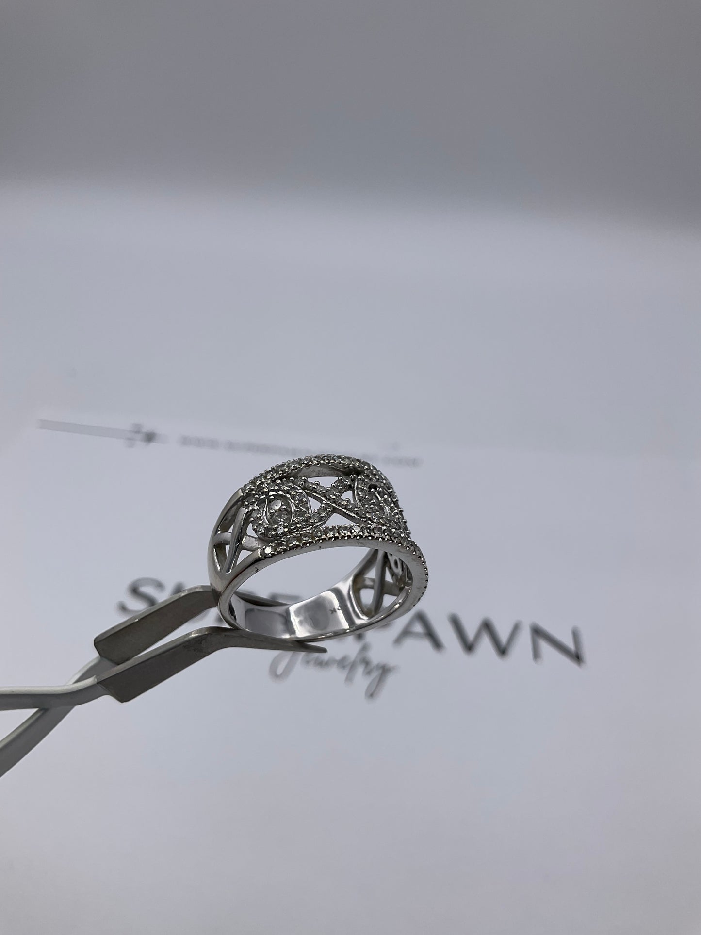 10K White Gold Filigree Twist Cluster Ring – Size 9.5 – 7.9g