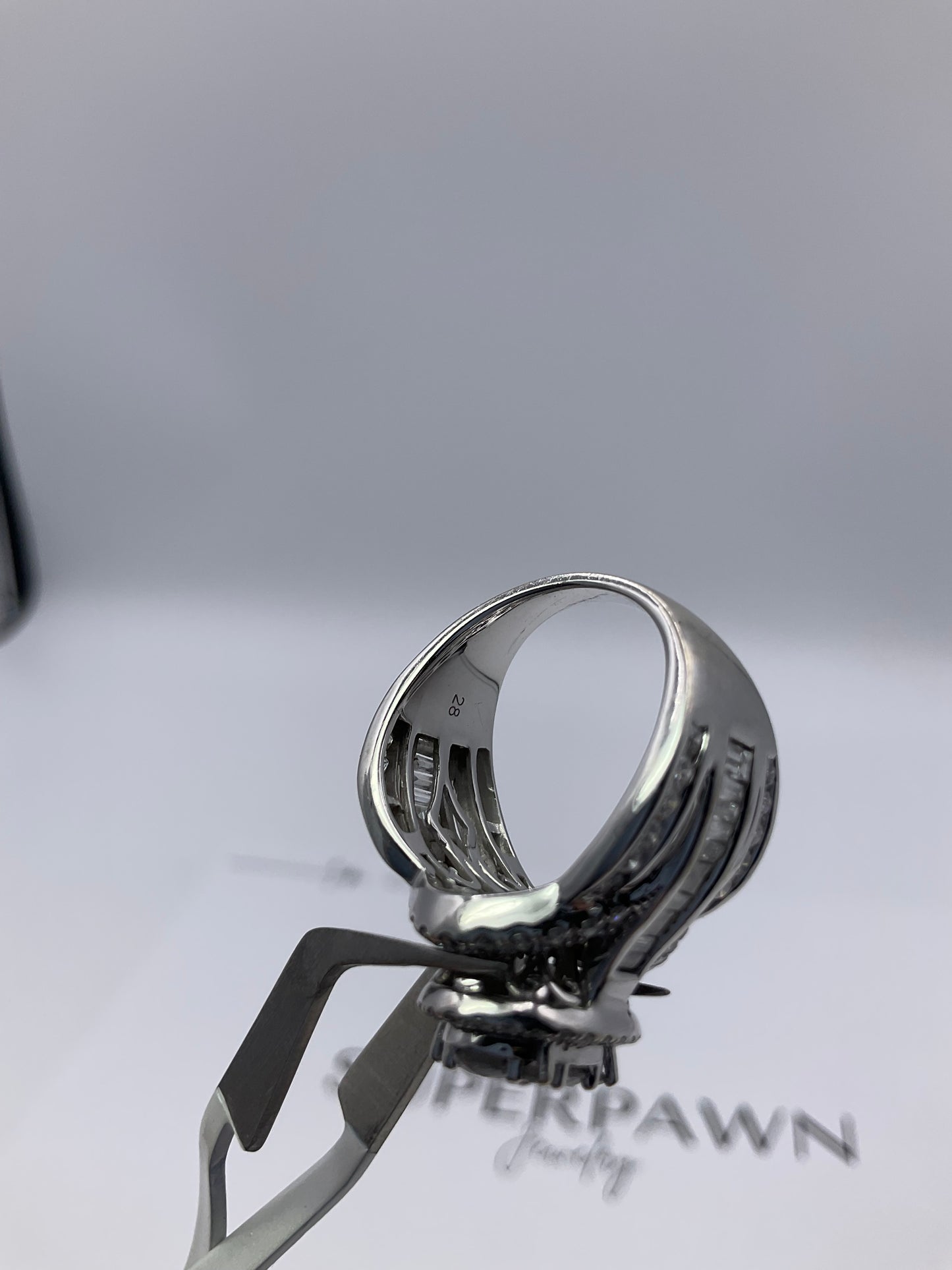 14K White Gold Diamond Halo Ring With Twist Band & Baguette Diamonds – Size 7 – 10g