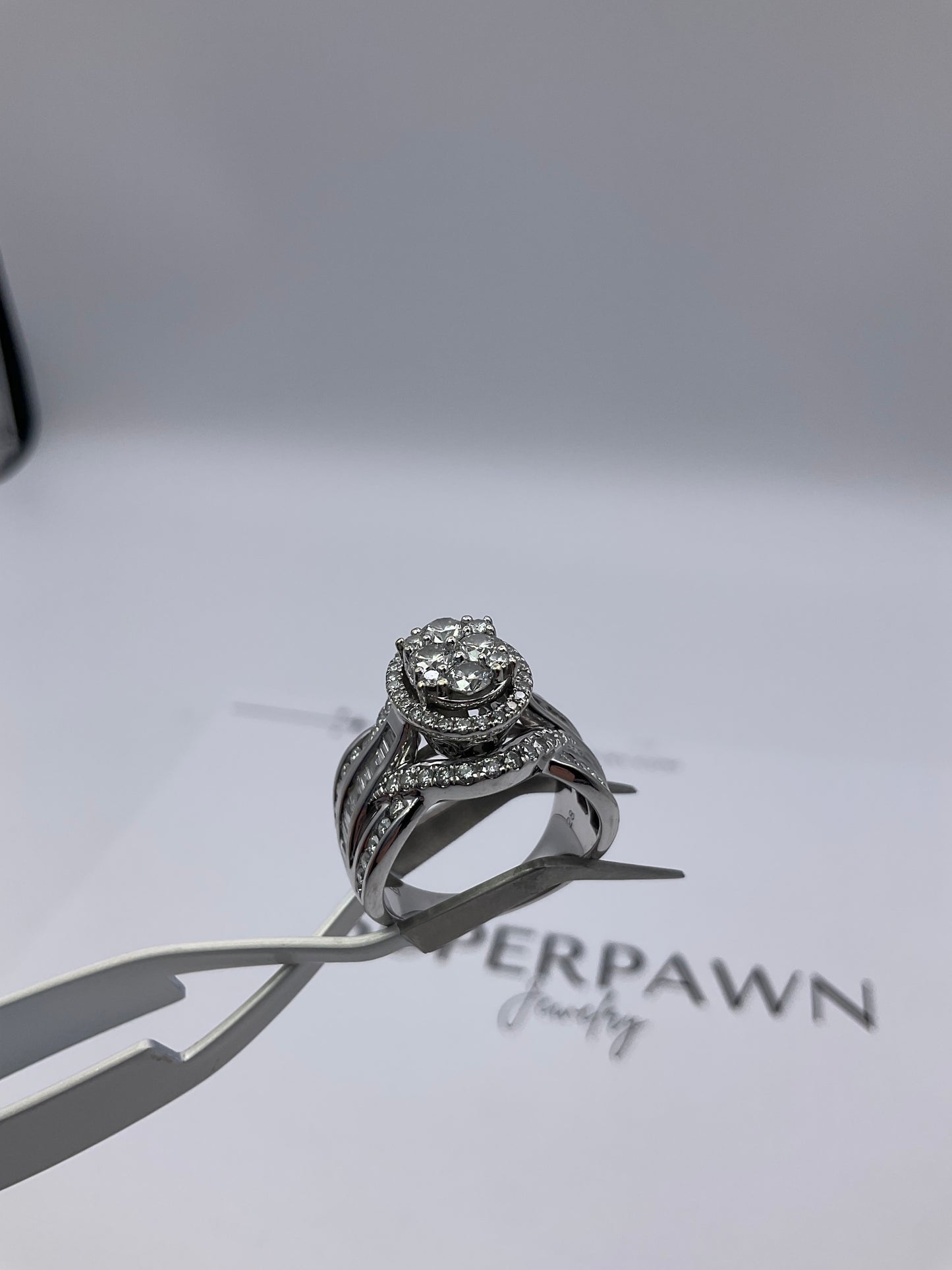 14K White Gold Diamond Halo Ring With Twist Band & Baguette Diamonds – Size 7 – 10g