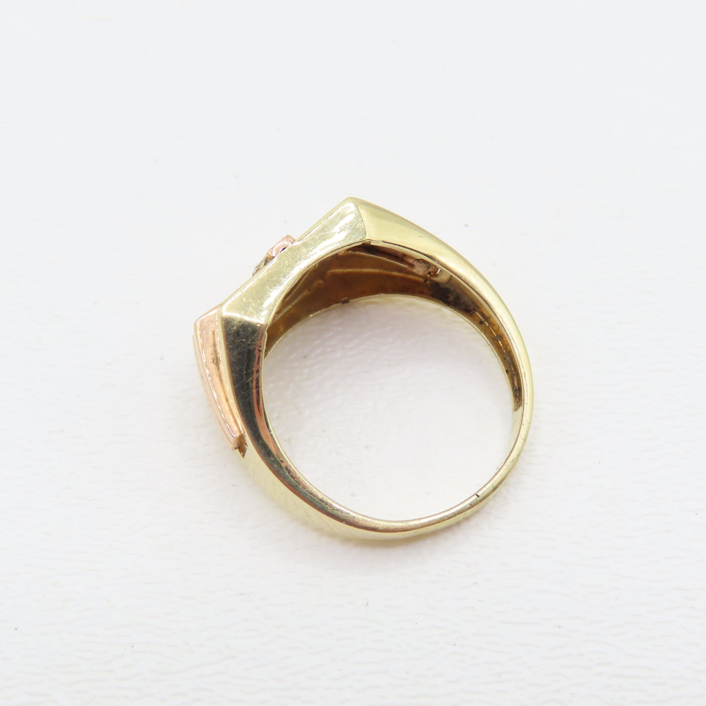 14K Tri-Tone Gold Mother Mary Ring Size 10.5 6.9g