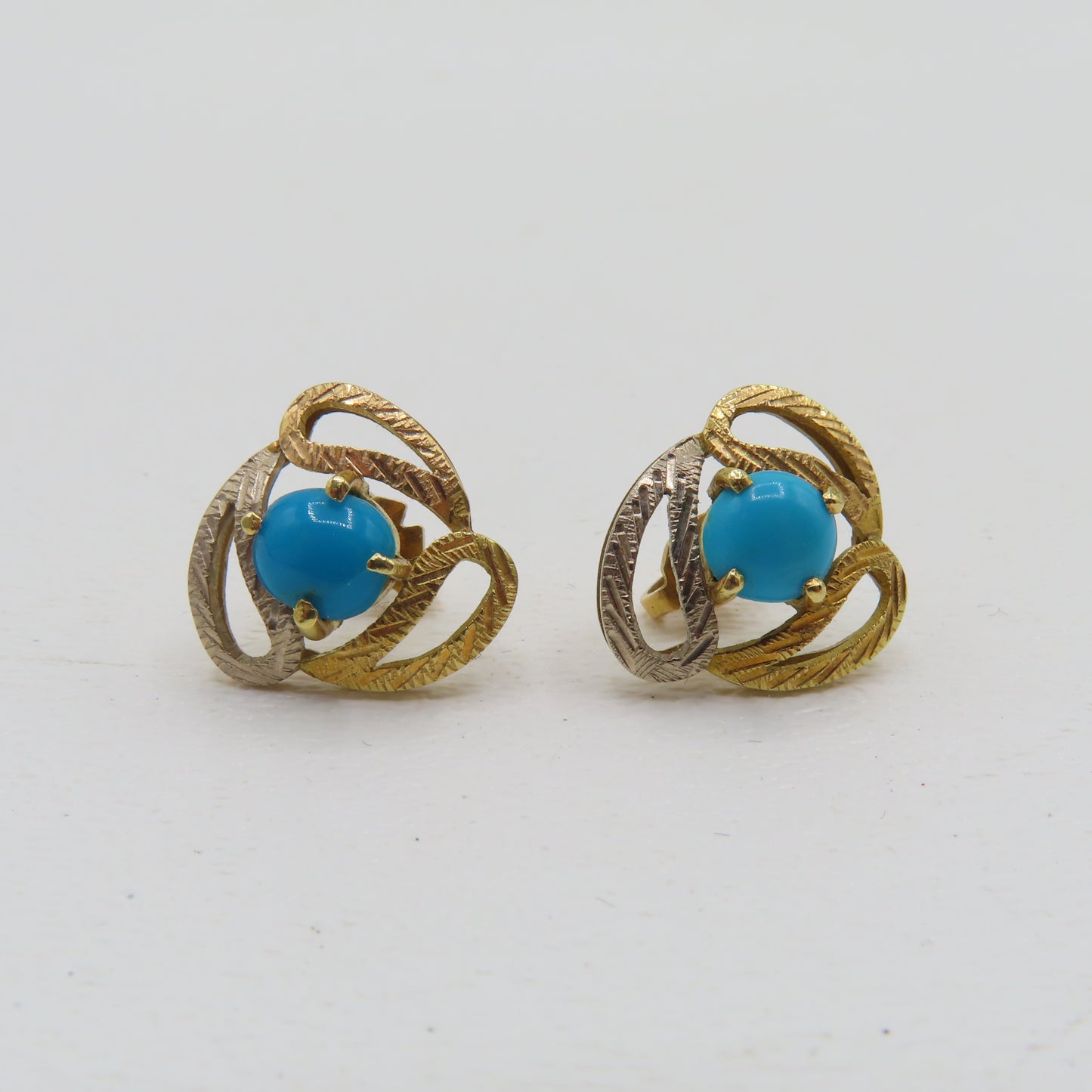 18K Gold Round Turquoise Stud Earrings 5.2g