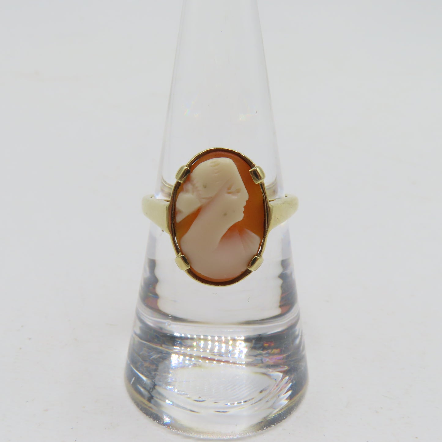 14K Yellow Gold Cameo Carved Ring Size 7.5 3.7g
