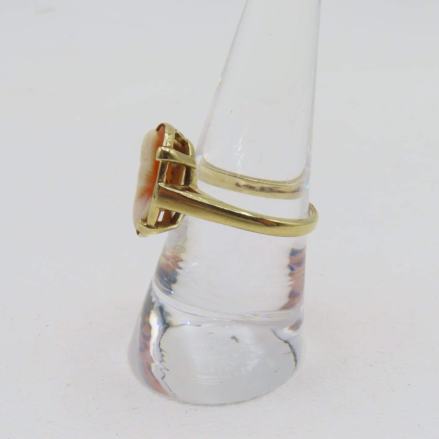 14K Yellow Gold Cameo Carved Ring Size 7.5 3.7g