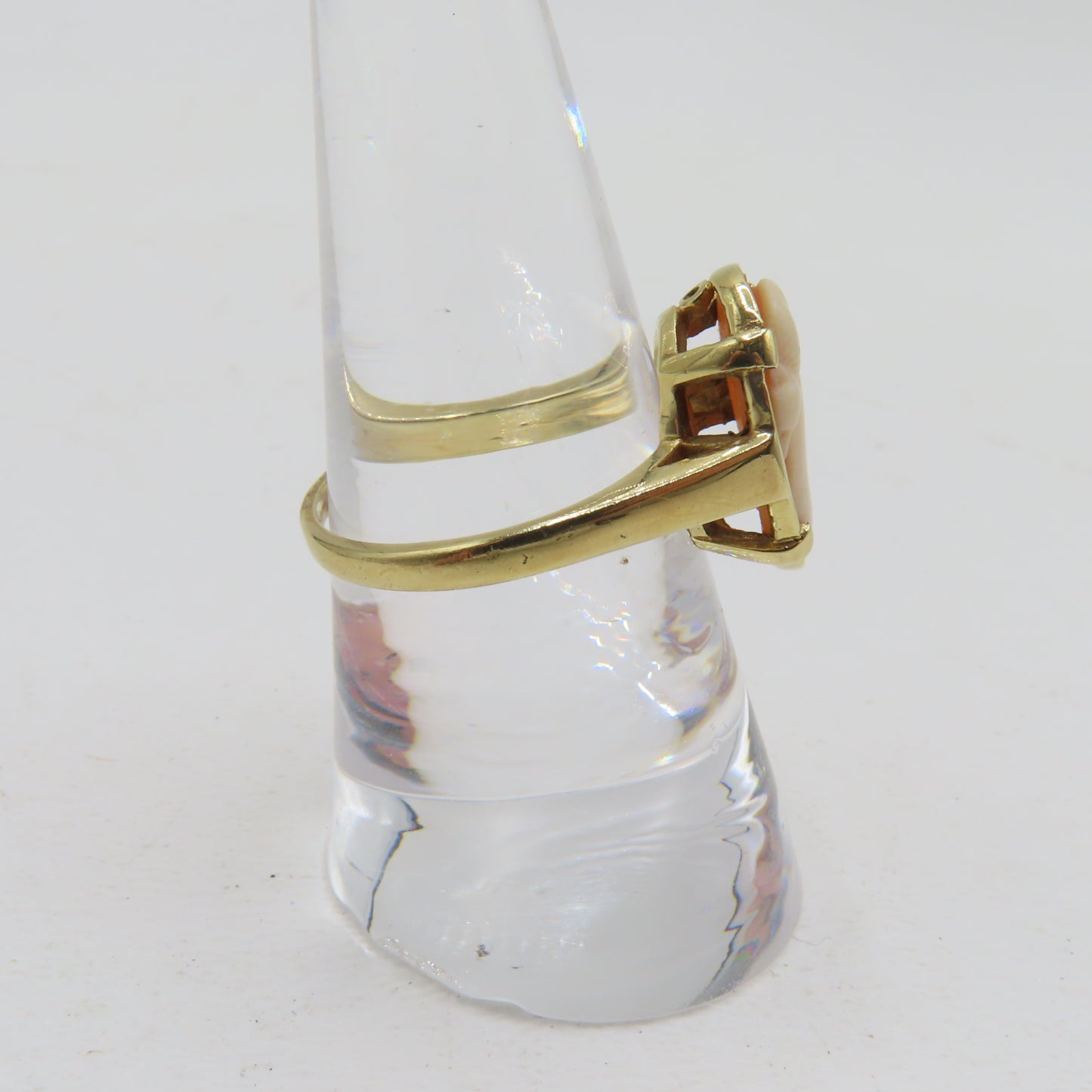 14K Yellow Gold Cameo Carved Ring Size 7.5 3.7g