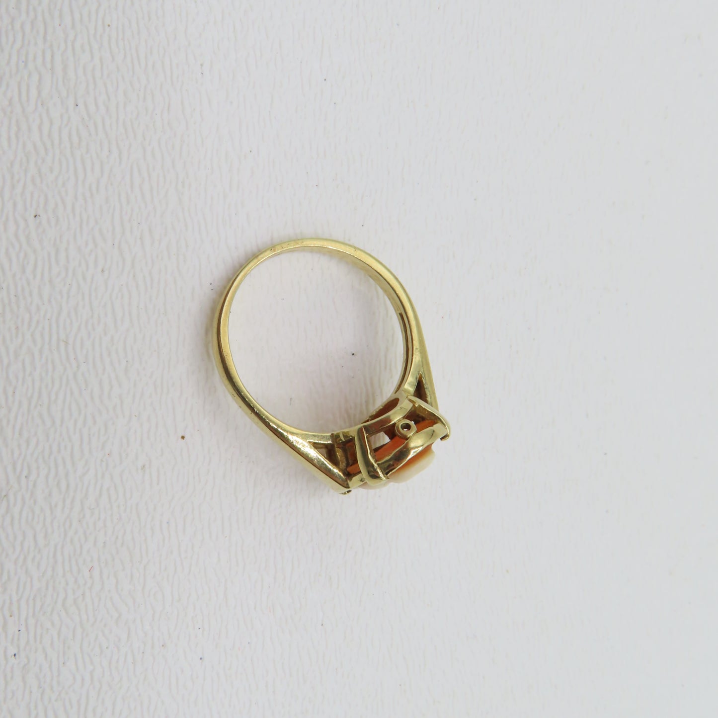14K Yellow Gold Cameo Carved Ring Size 7.5 3.7g