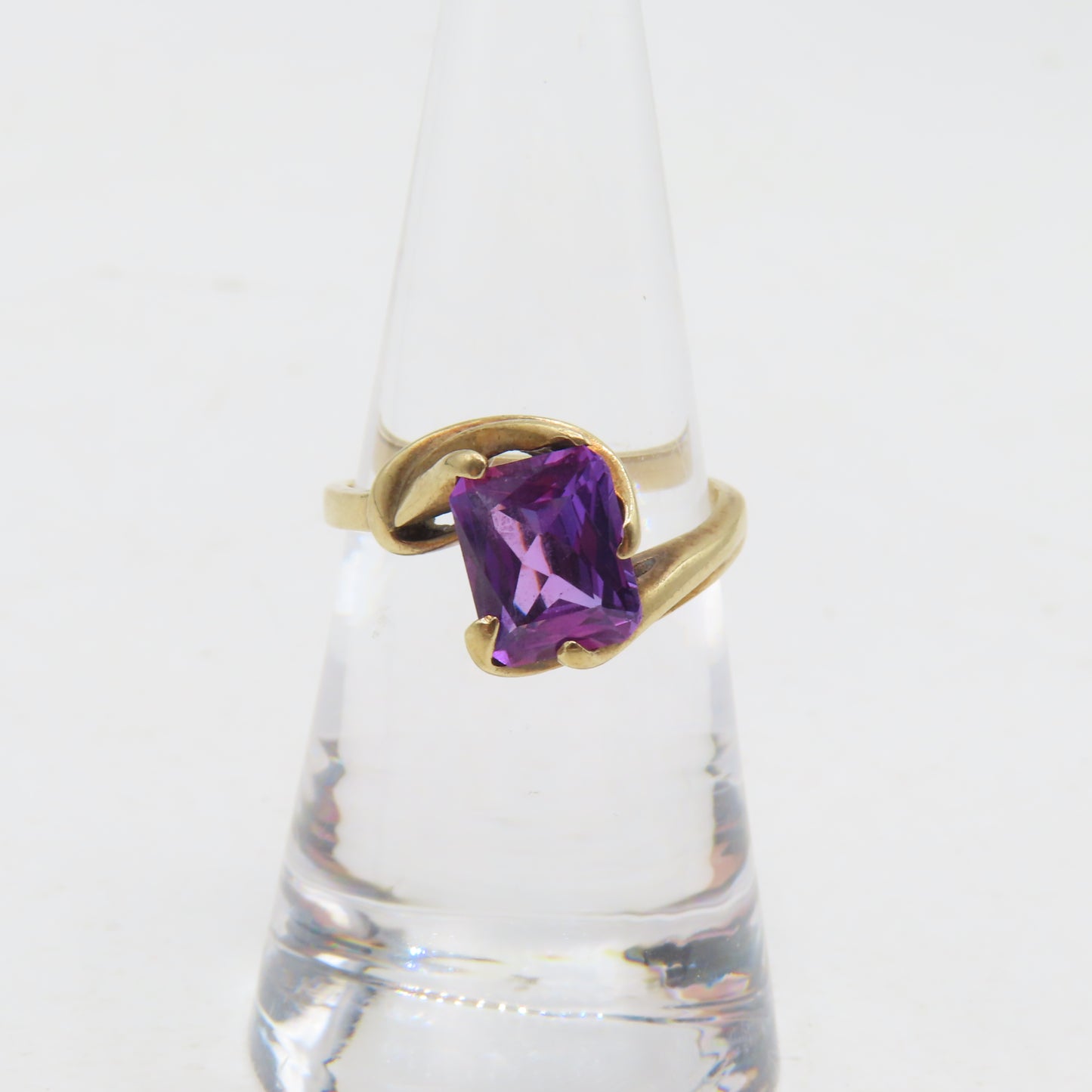 10K Yellow Gold Purple Sapphire Ring Size 6.5 3.1g