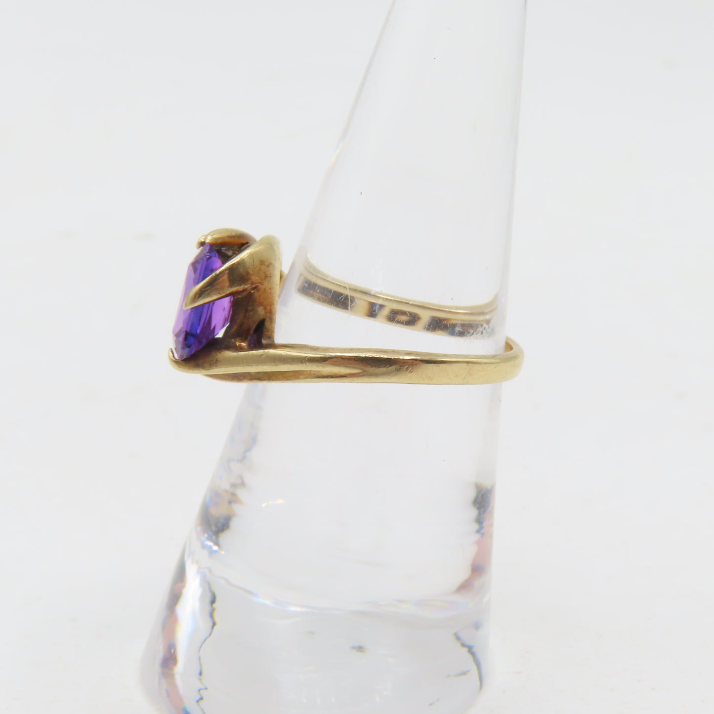 10K Yellow Gold Purple Sapphire Ring Size 6.5 3.1g