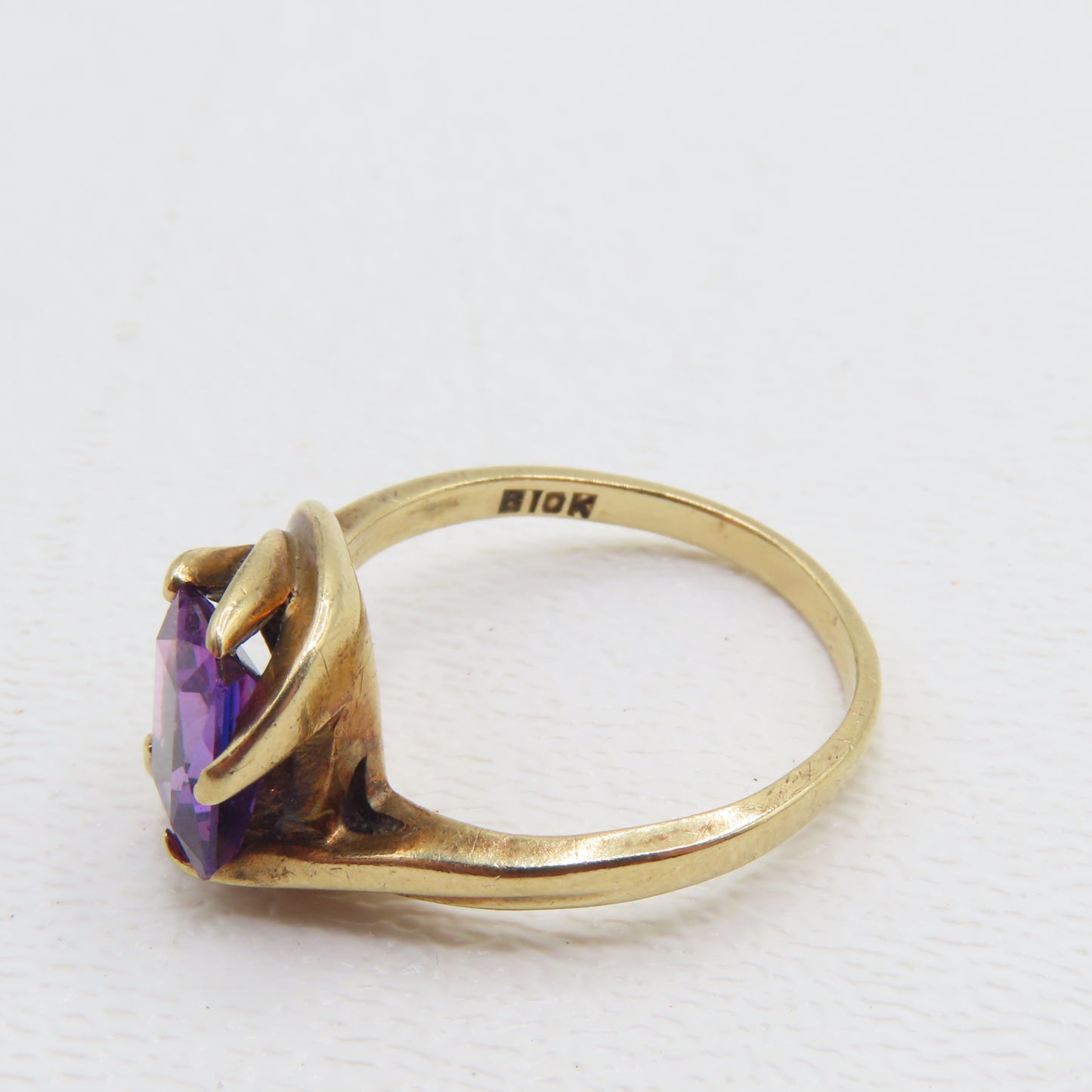 10K Yellow Gold Purple Sapphire Ring Size 6.5 3.1g