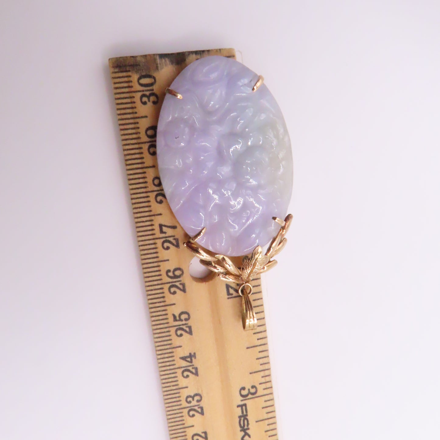 14K Yellow Gold Carved Lavender Green Jade Oval Pendant 2-1/4" 11.3g