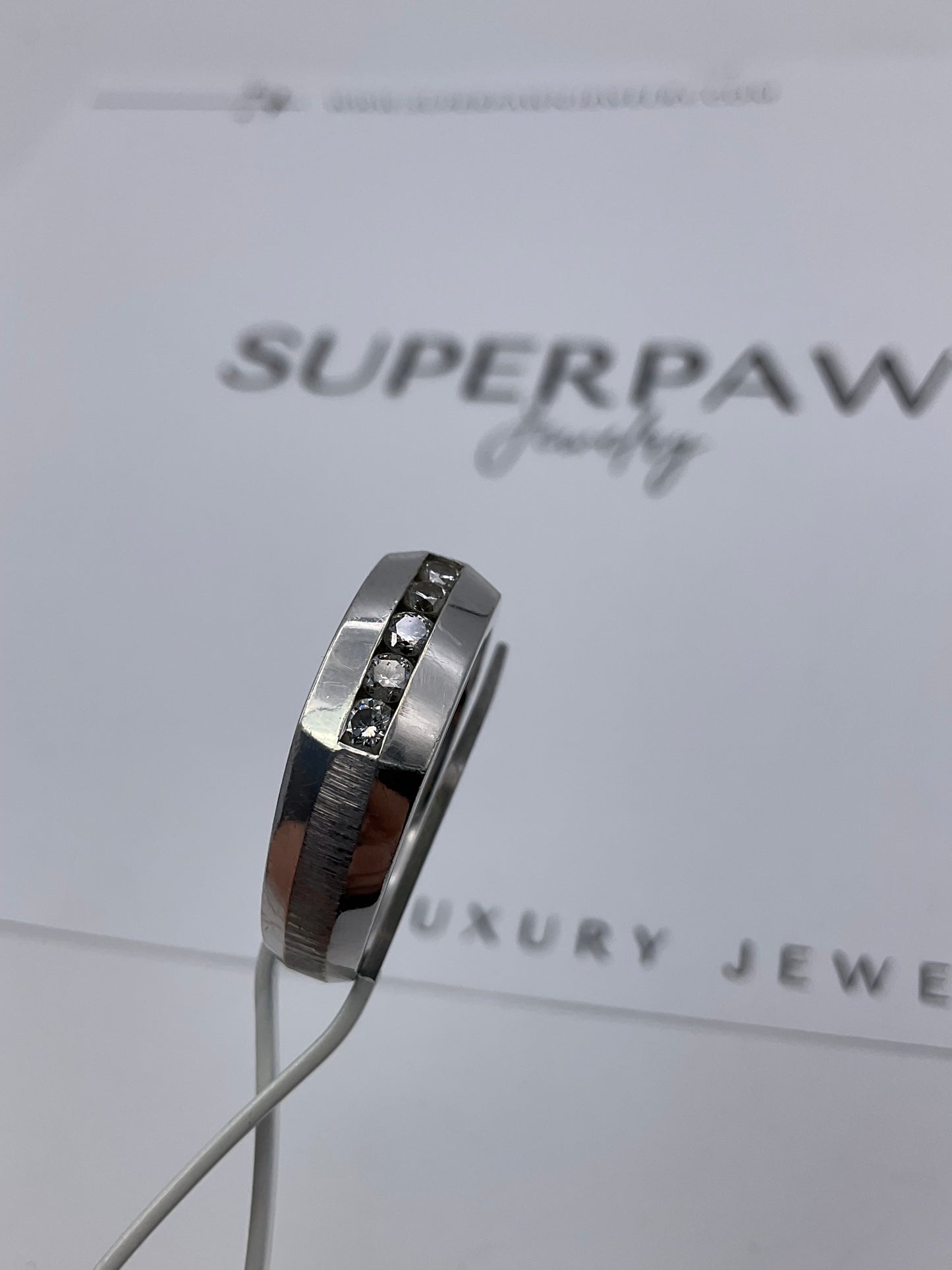 14K White Gold Men’s Ring with Flush-Mounted Diamonds – Polished & Brushed Finish – Size 10