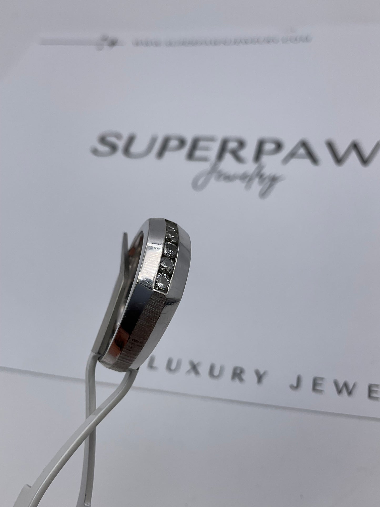 14K White Gold Men’s Ring with Flush-Mounted Diamonds – Polished & Brushed Finish – Size 10