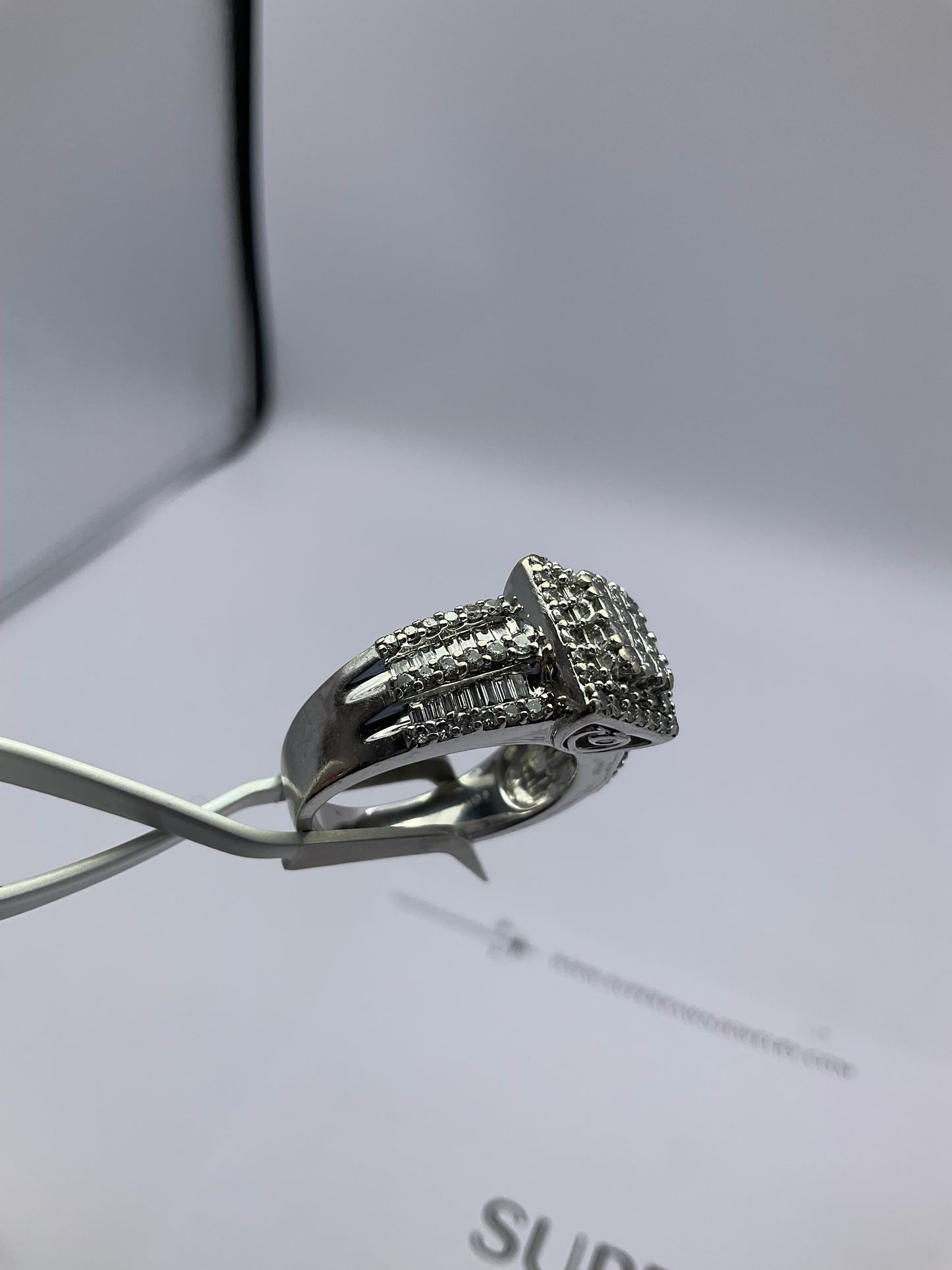 10K White Gold Diamond Cluster Ring with Princess Cut & Baguettes – Size 9.5 – 10g