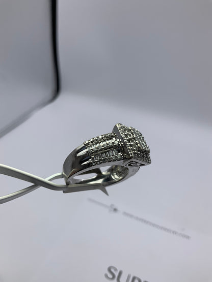10K White Gold Diamond Cluster Ring with Princess Cut & Baguettes – Size 9.5 – 10g