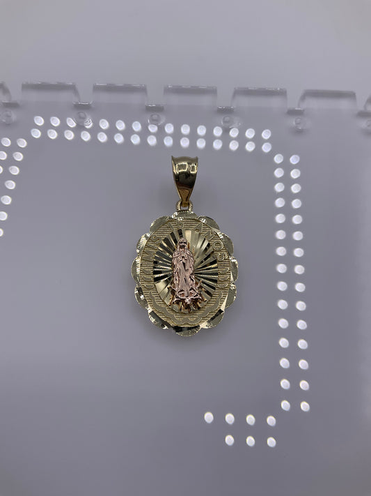 14K Yellow Gold “Mis Quince Años” Oval Pendant Diamond-Cut Design - 2.7g