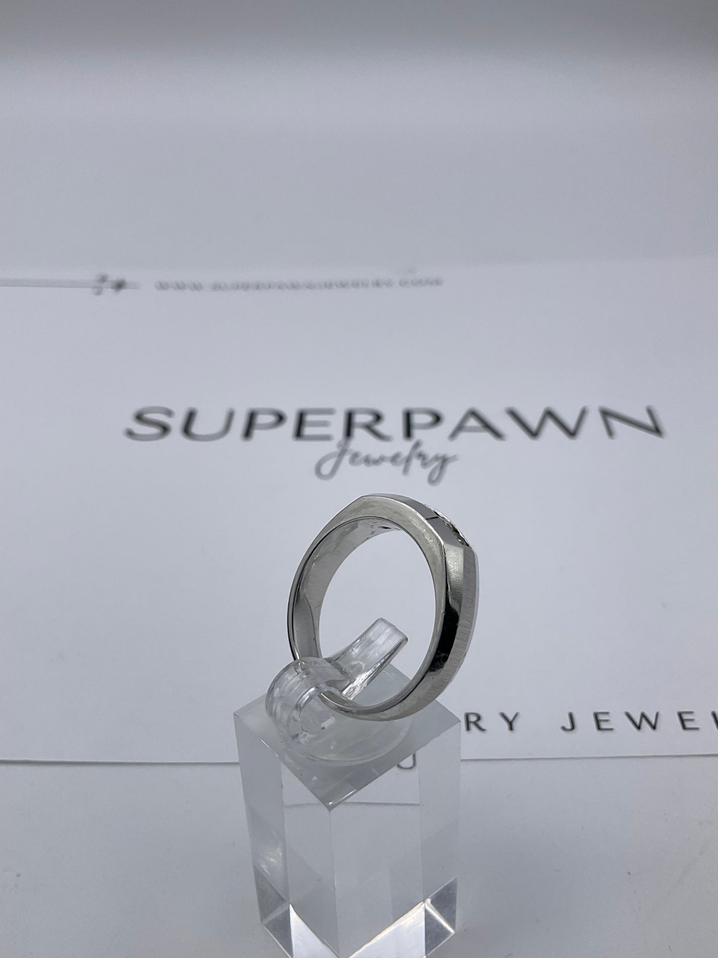 14K White Gold Men’s Ring with Flush-Mounted Diamonds – Polished & Brushed Finish – Size 10