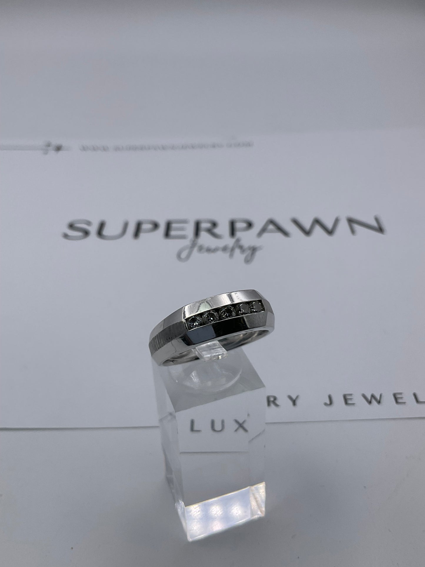 14K White Gold Men’s Ring with Flush-Mounted Diamonds – Polished & Brushed Finish – Size 10