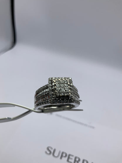 10K White Gold Diamond Cluster Ring with Princess Cut & Baguettes – Size 9.5 – 10g