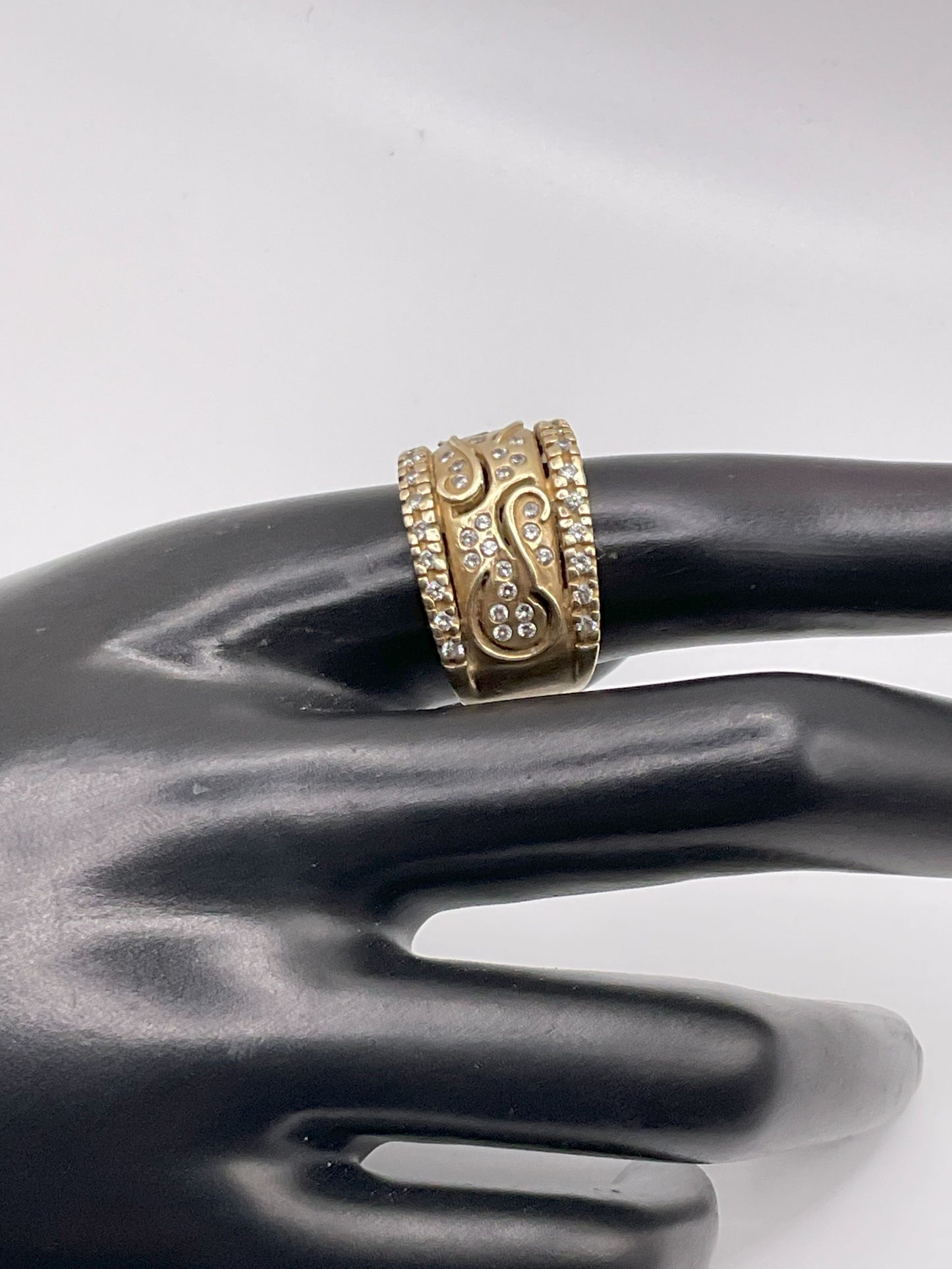 9.6g 14k Yellow Gold Ladies Ring Size 9