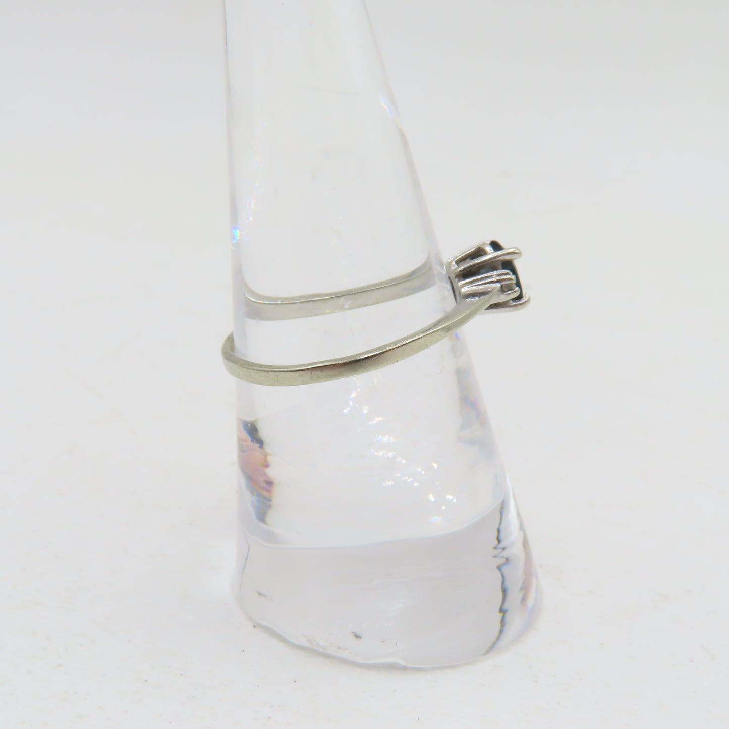 10K White Gold Oval Sapphire and Diamond Ring Size 7-3/4 1.4g