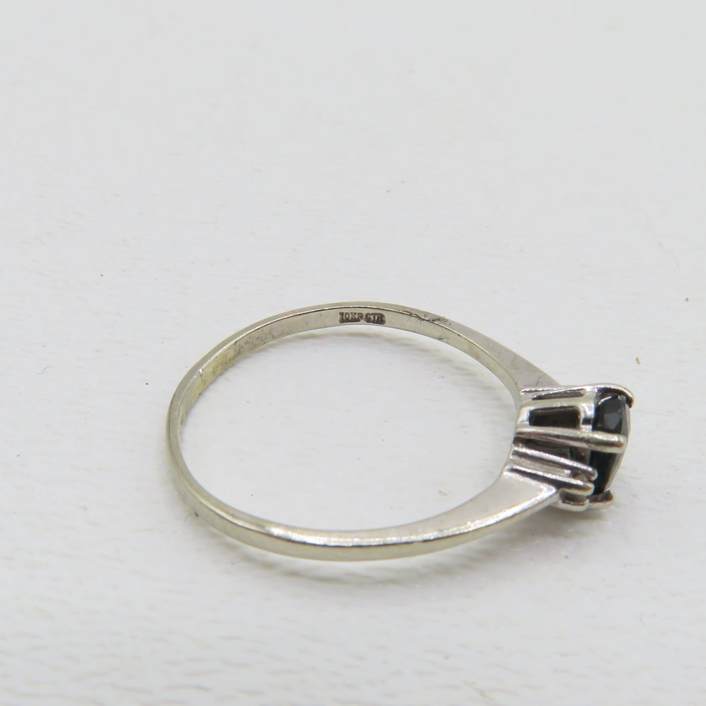 10K White Gold Oval Sapphire and Diamond Ring Size 7-3/4 1.4g