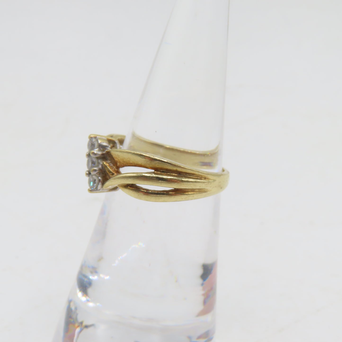 10K Yellow Gold 3 Diamond Ring Size 5 2.4g