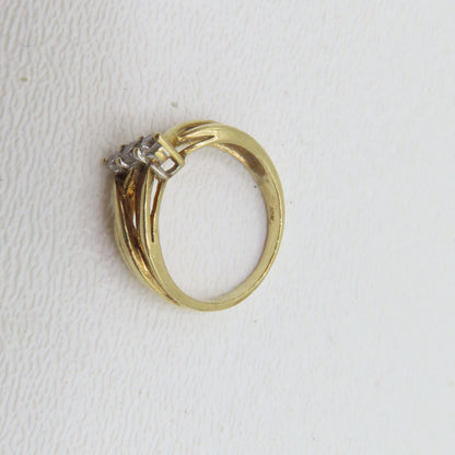 10K Yellow Gold 3 Diamond Ring Size 5 2.4g