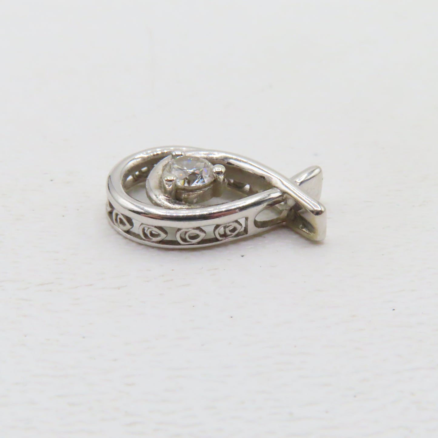 14K White Gold 1/2CT Round Diamond Love Knot Pendant 3/4" 2.9g