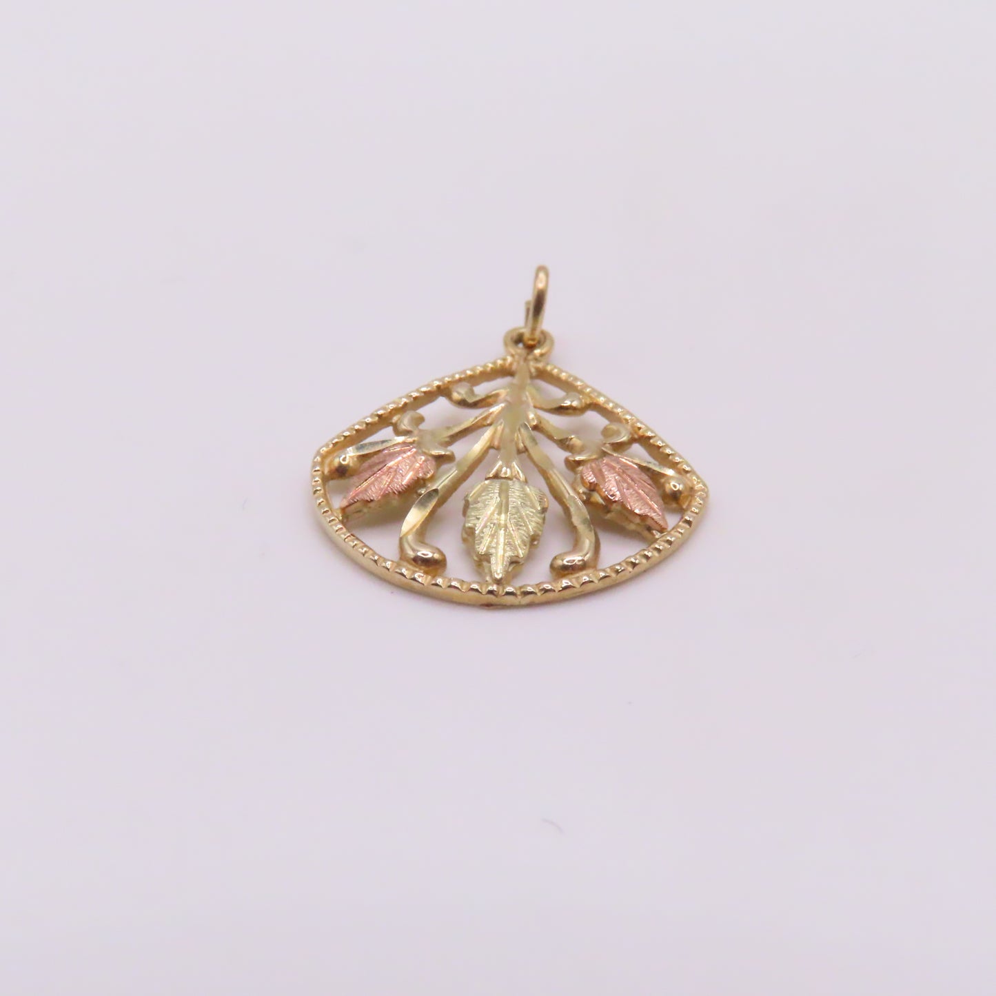 10K Yellow Gold Ornate Fan Leaf Pendant 1" 1.3g