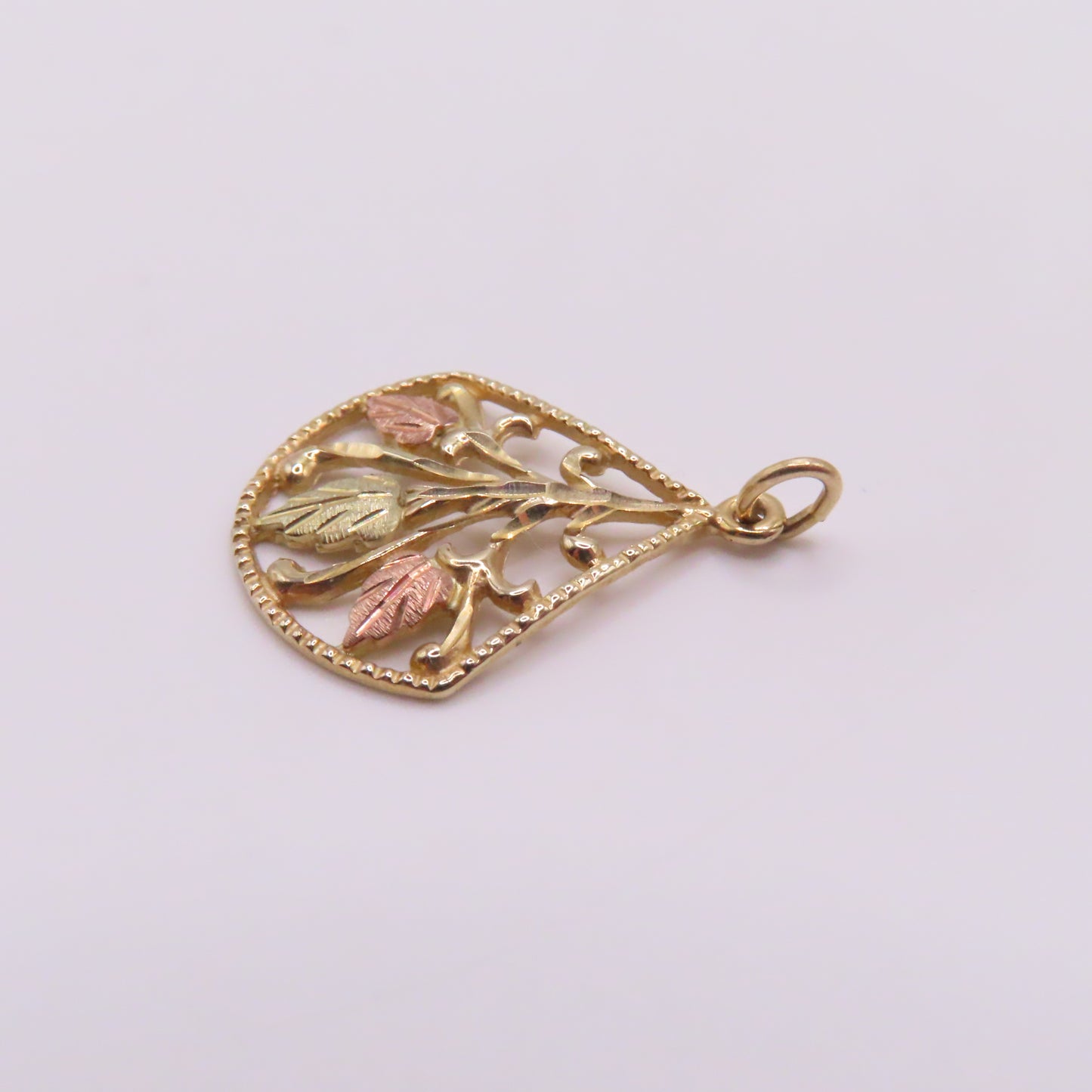 10K Yellow Gold Ornate Fan Leaf Pendant 1" 1.3g
