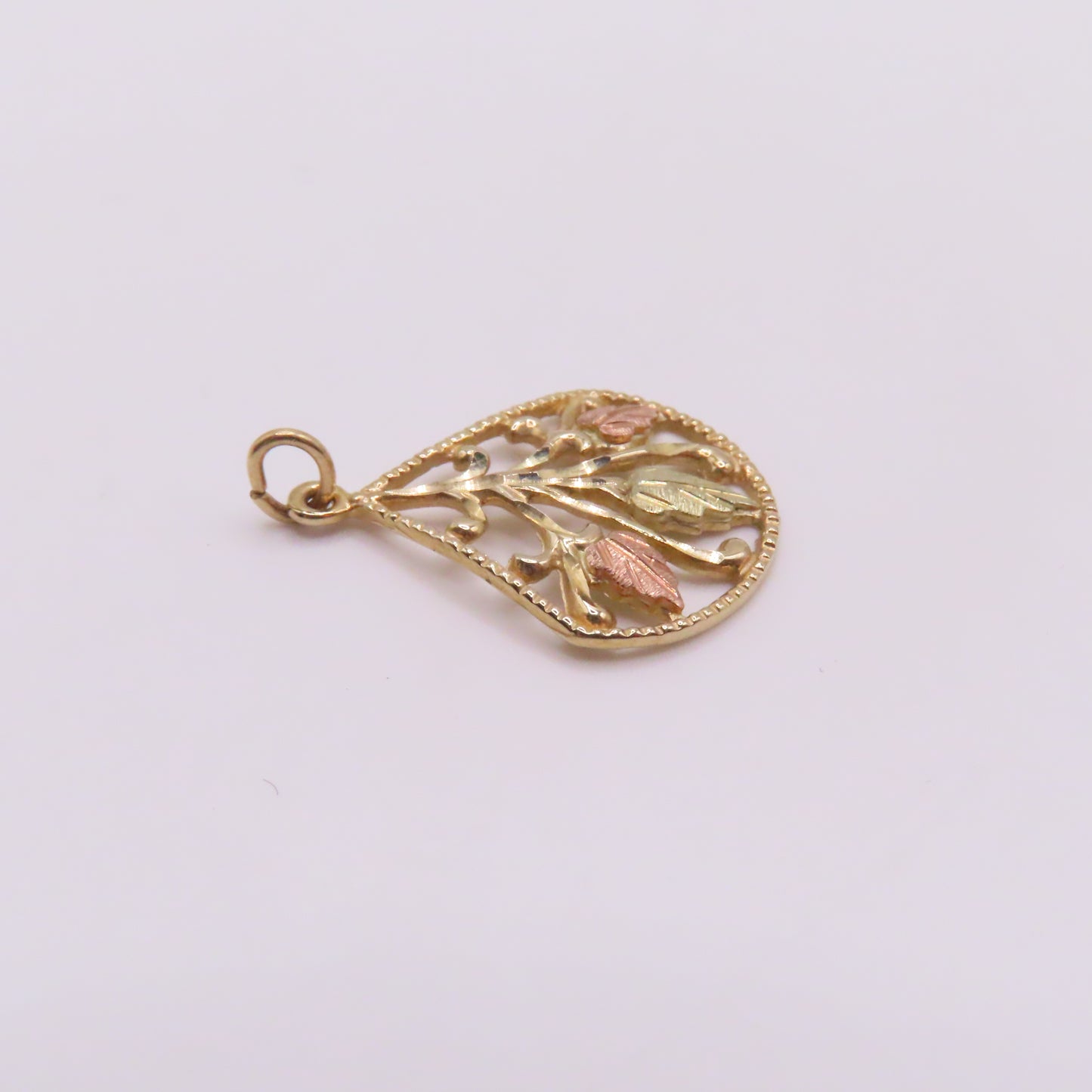 10K Yellow Gold Ornate Fan Leaf Pendant 1" 1.3g