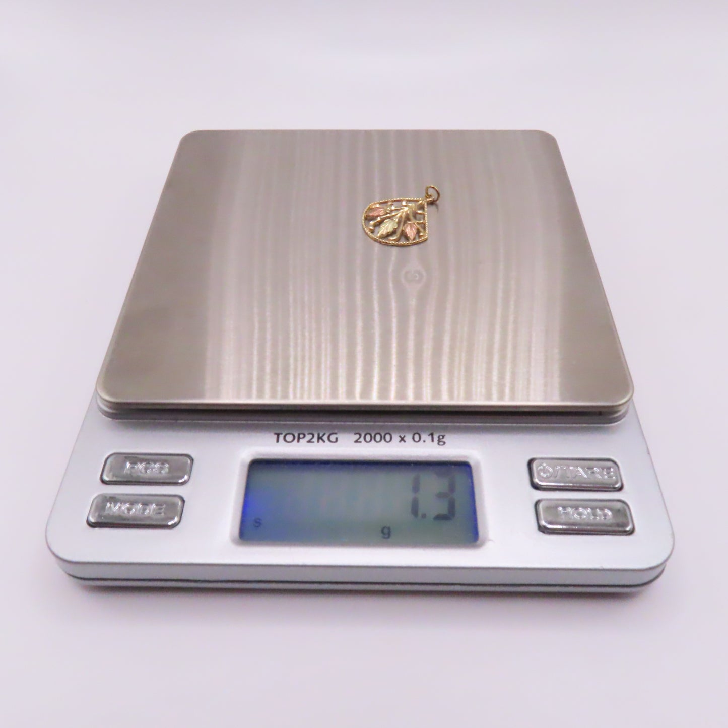 10K Yellow Gold Ornate Fan Leaf Pendant 1" 1.3g