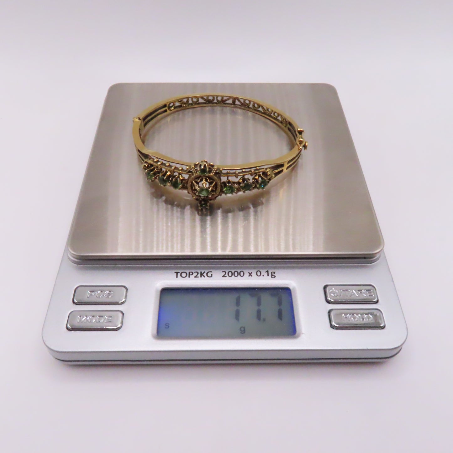 Vintage 14K Yellow Gold Peridot Filigree Ornate Hinged Bangle Bracelet 6-3/4" 17.7g