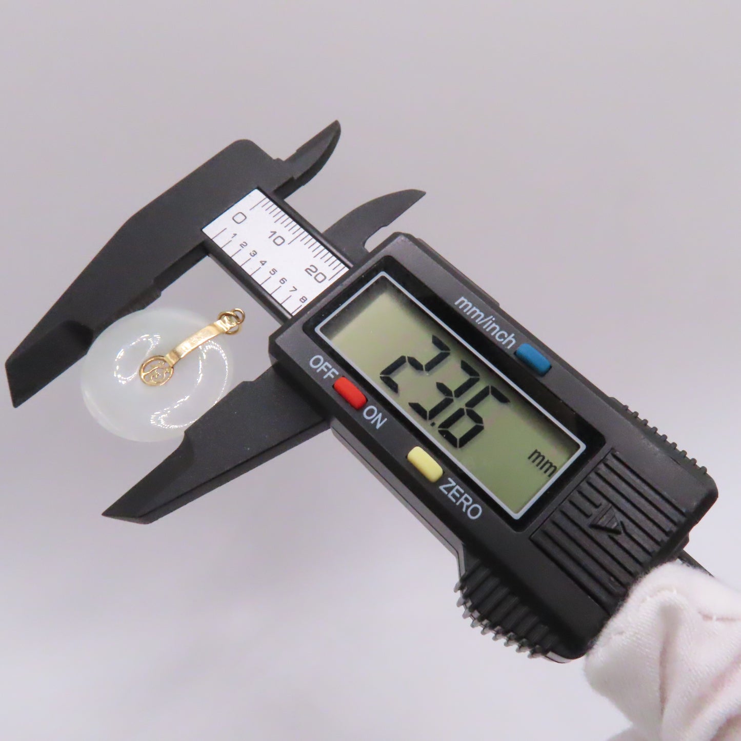 14K Yellow Gold Green Jade Round Disc Chinese Character Pendant 1-1/4" 3.1g