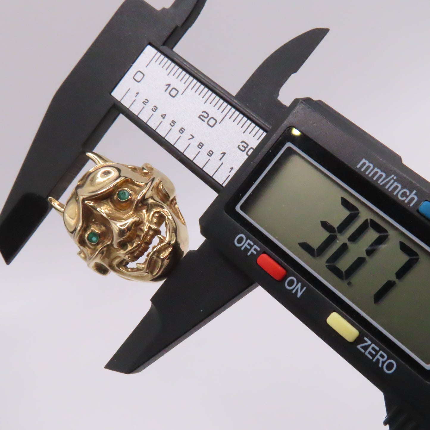 14K Yellow Gold Japanese Hannya Demon Face with Green Emerald Eyes Ring Size 7 16.7g