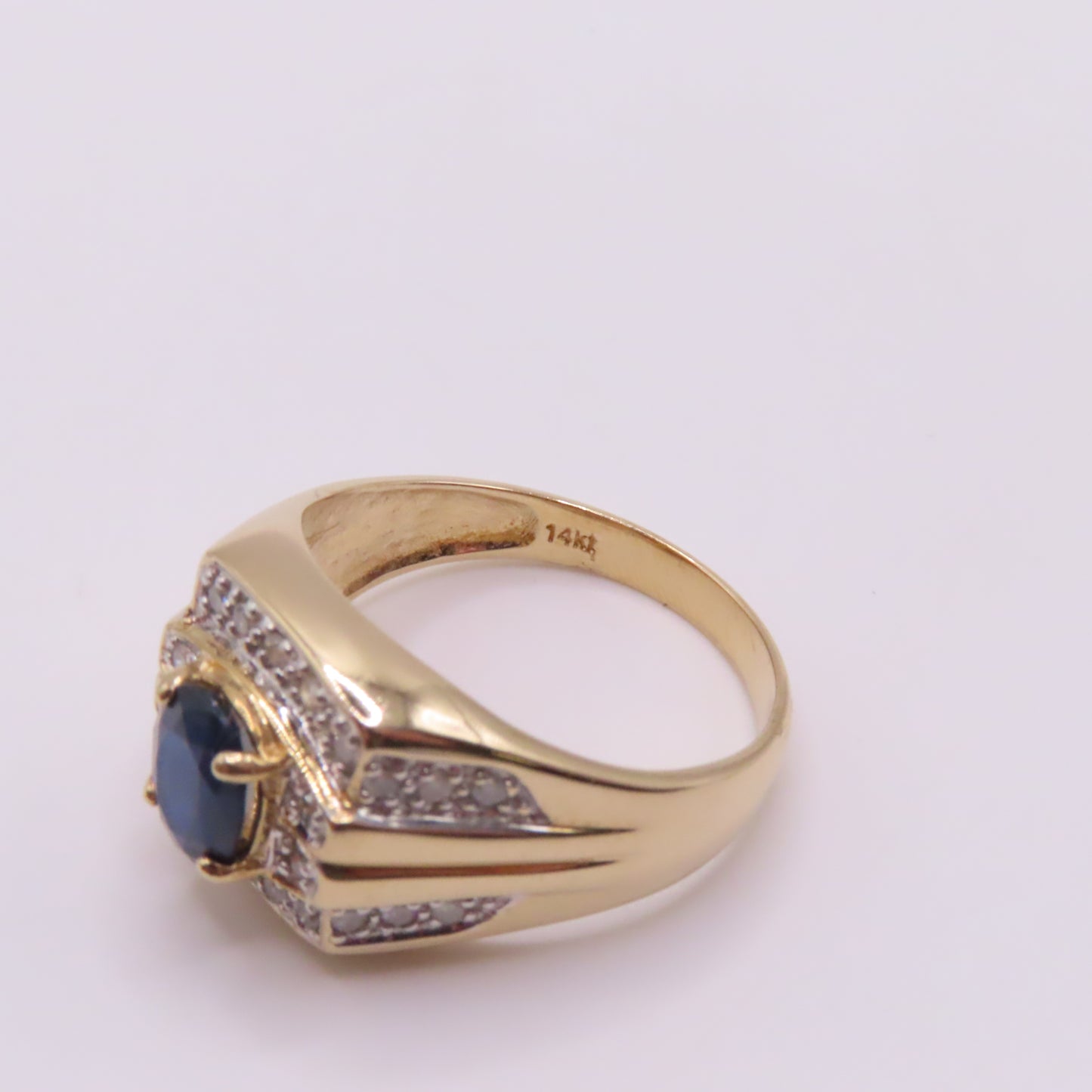 14K Yellow Gold Oval Sapphire and Round Diamonds Signet Ring Size 10 7.5g