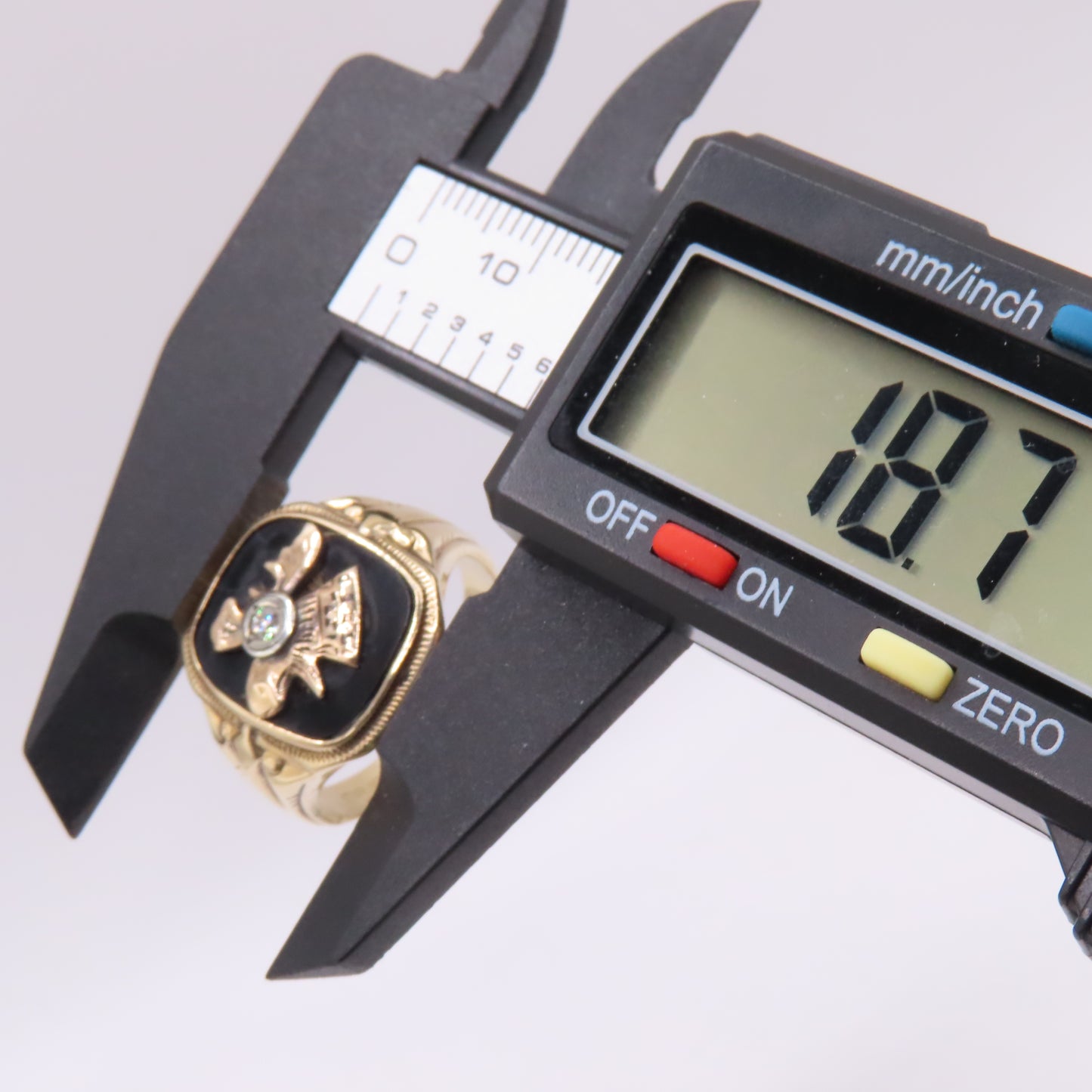 10K Yellow Gold Black Onyx and Diamond Signet Ring Size 10.5 5.6g
