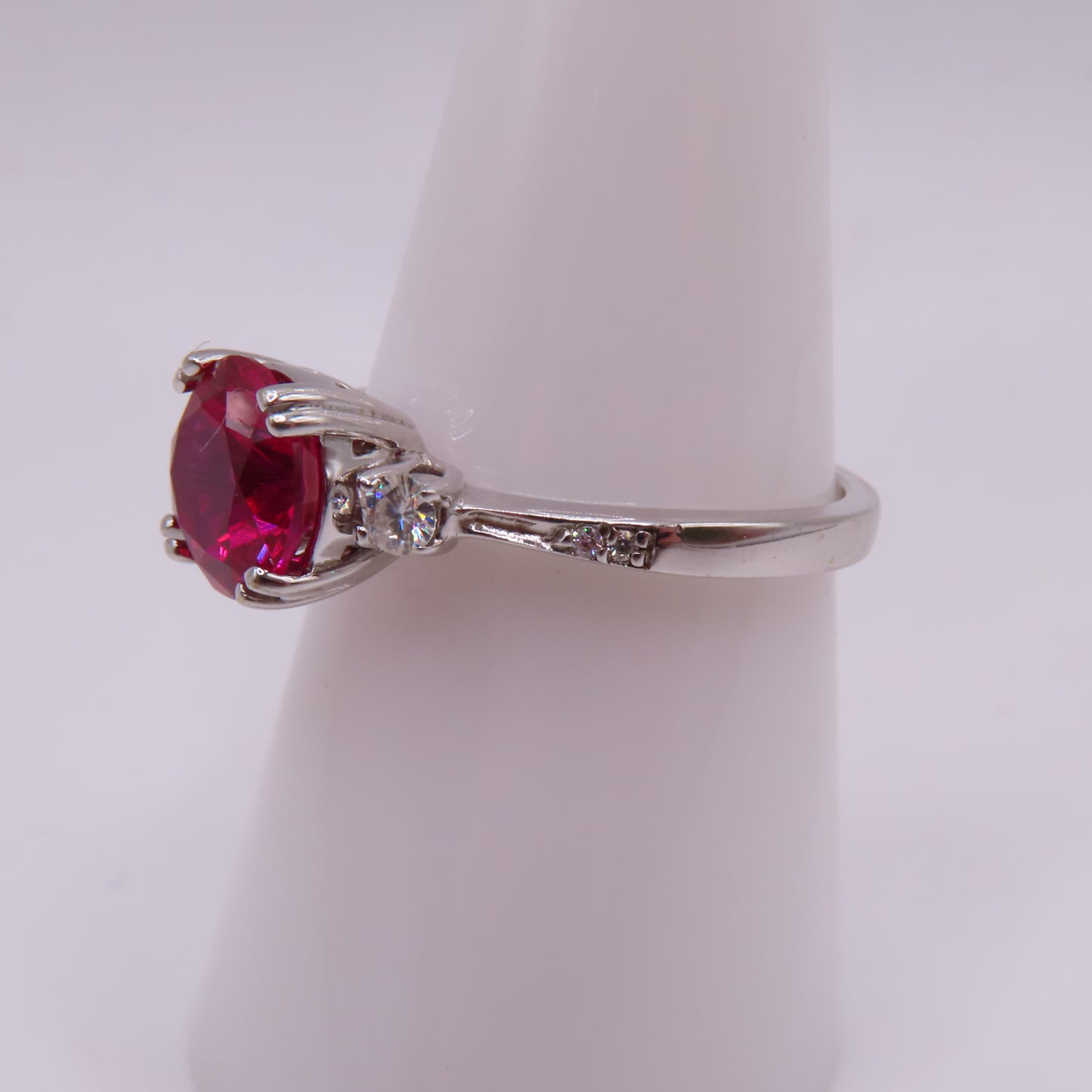 14K White Gold Round Ruby and Moissanite Ring Size 8.25 3.7g