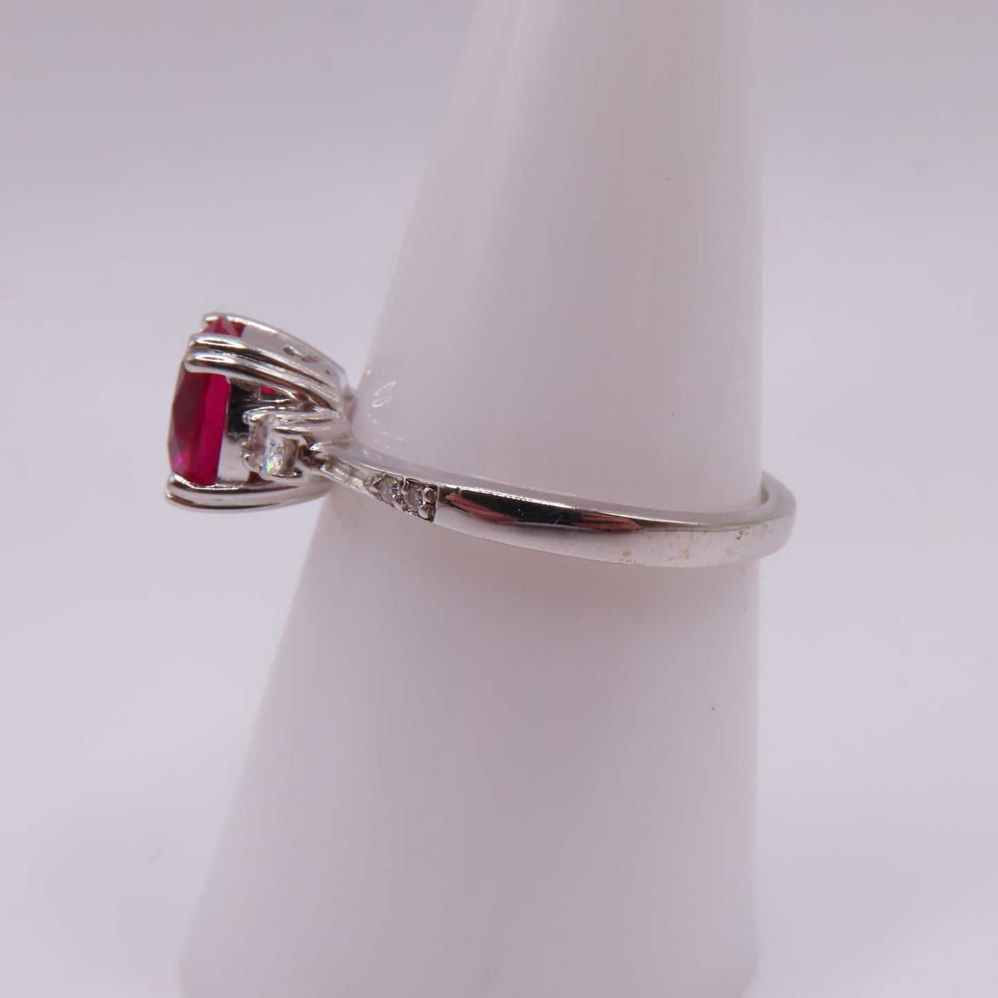 14K White Gold Round Ruby and Moissanite Ring Size 8.25 3.7g