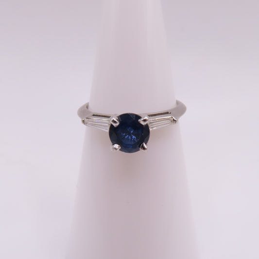 14K White Gold Round Sapphire with Diamond Baguettes Ring Size 5.5 2.3g
