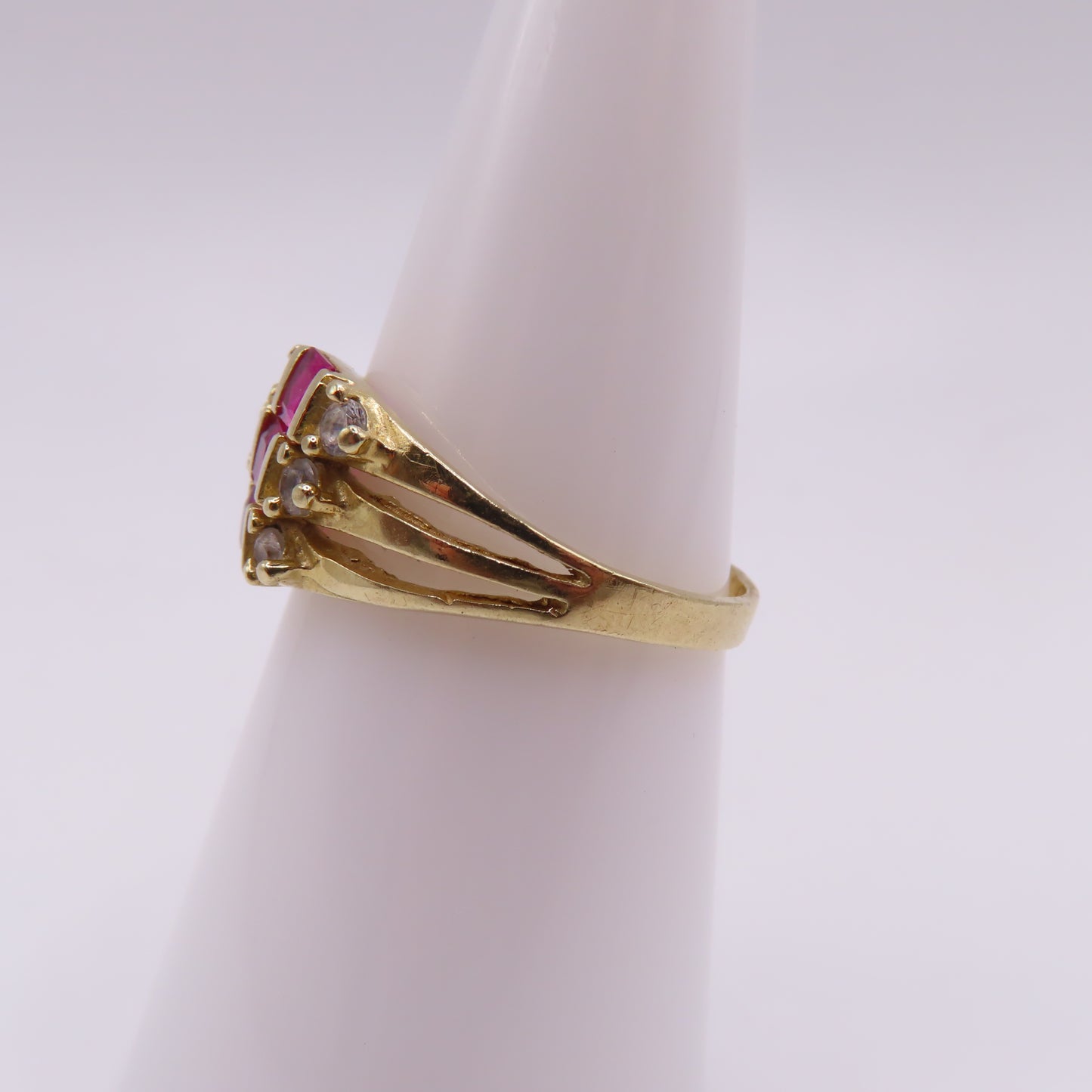 14K Yellow Gold Princess Cut Ruby Split Shank Stacker Ring Size 7.25 2.4g