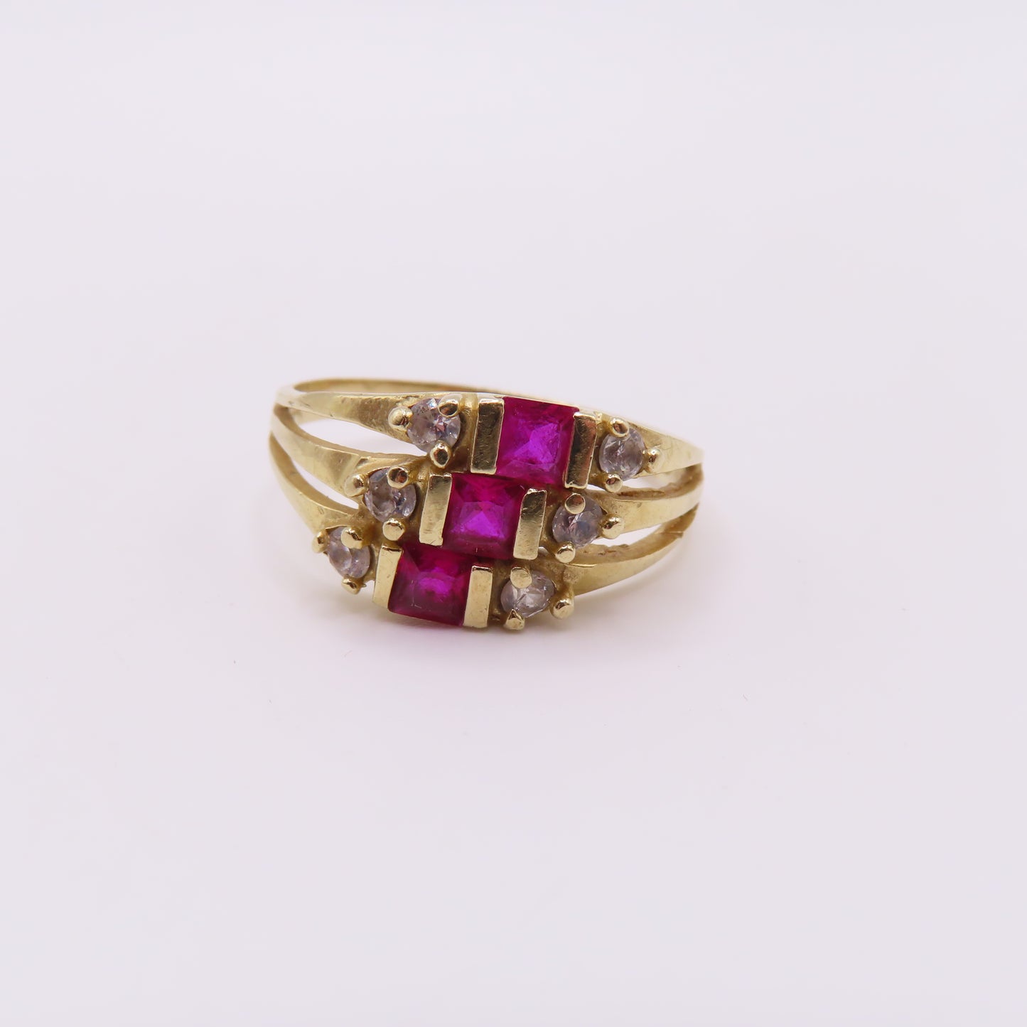 14K Yellow Gold Princess Cut Ruby Split Shank Stacker Ring Size 7.25 2.4g