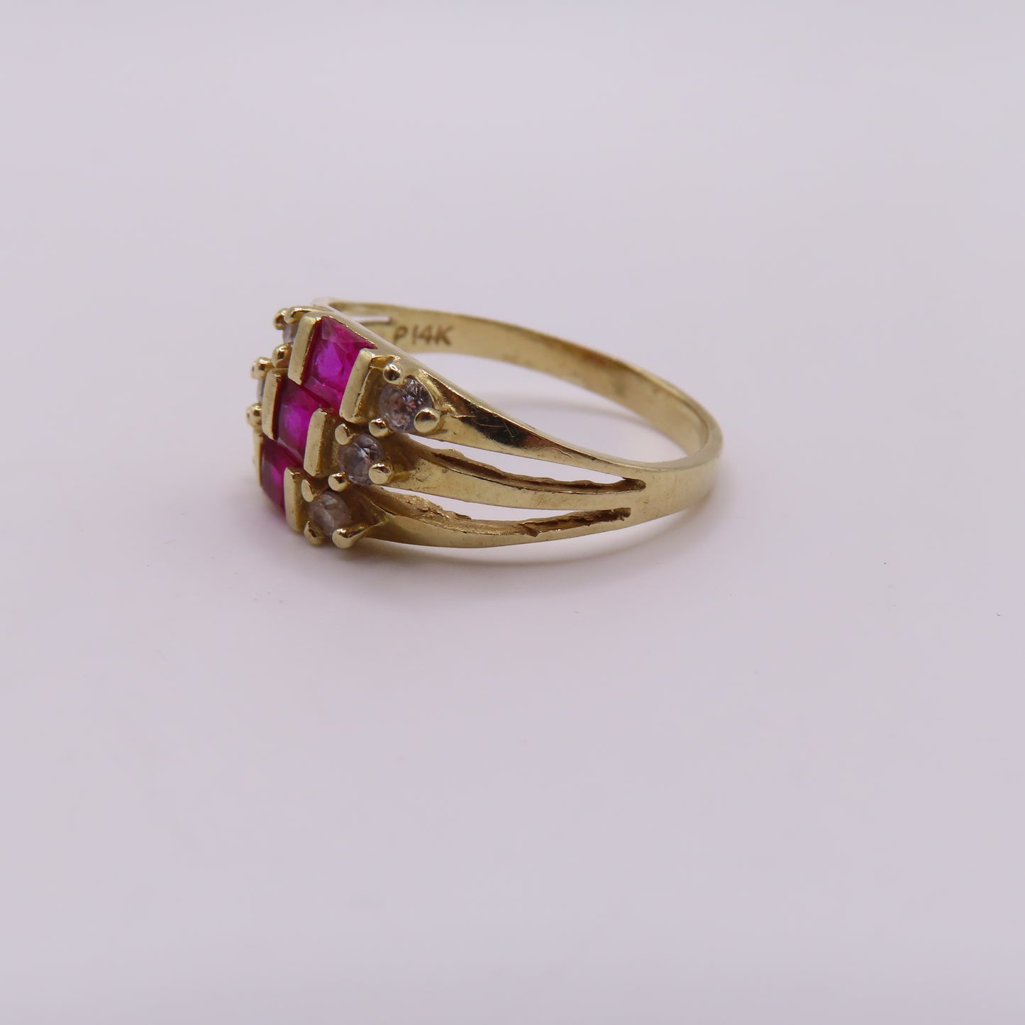 14K Yellow Gold Princess Cut Ruby Split Shank Stacker Ring Size 7.25 2.4g