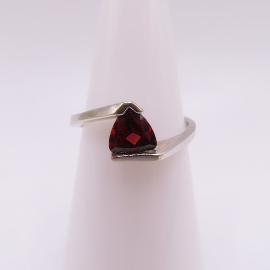 14K White Gold Trillion Cut Garnet Solitaire Minimalist Bypass Ring Size 6.5 2.8g