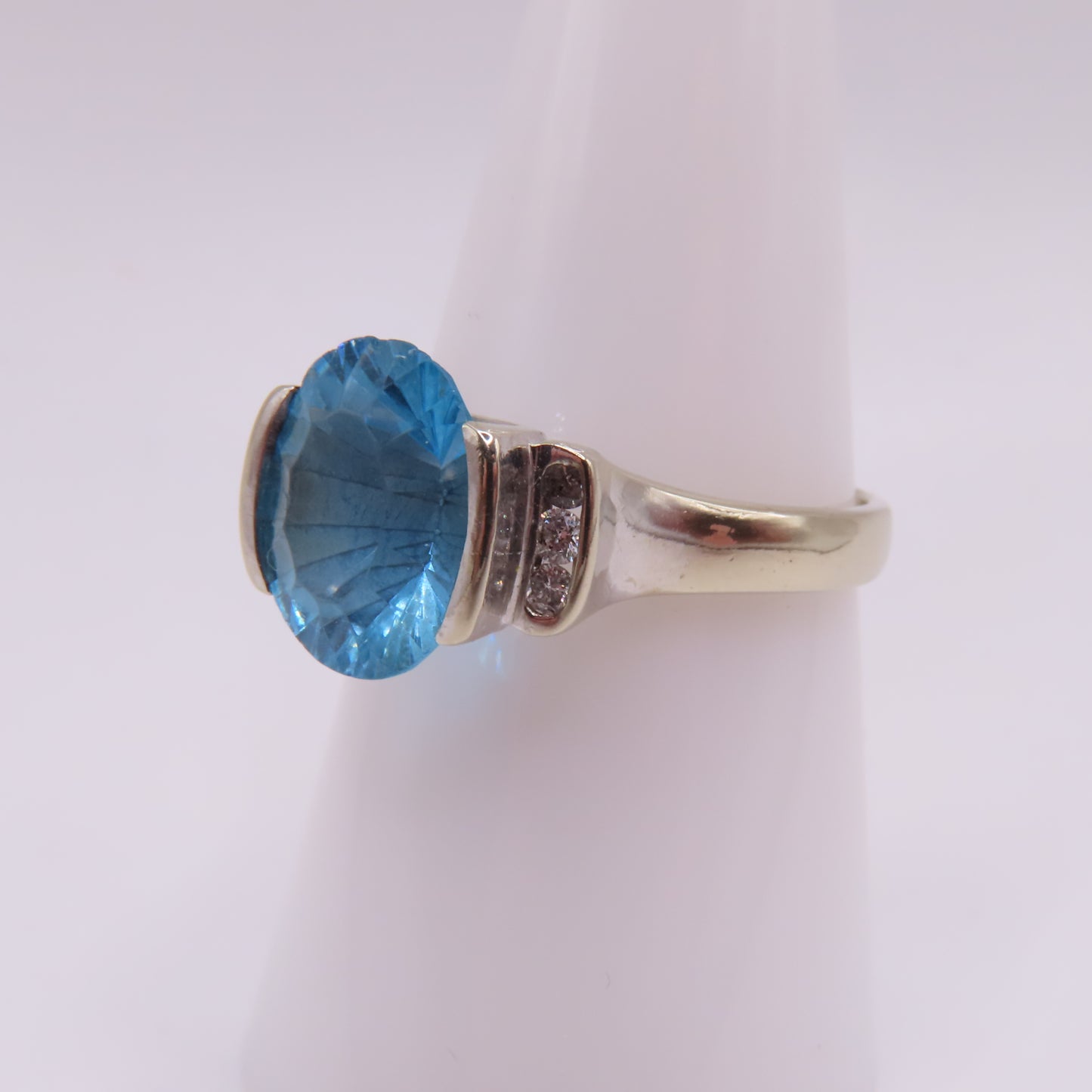 14K White Gold Oval Blue Topaz & Diamond Accent Statement Ring Size 8.25 4.4g