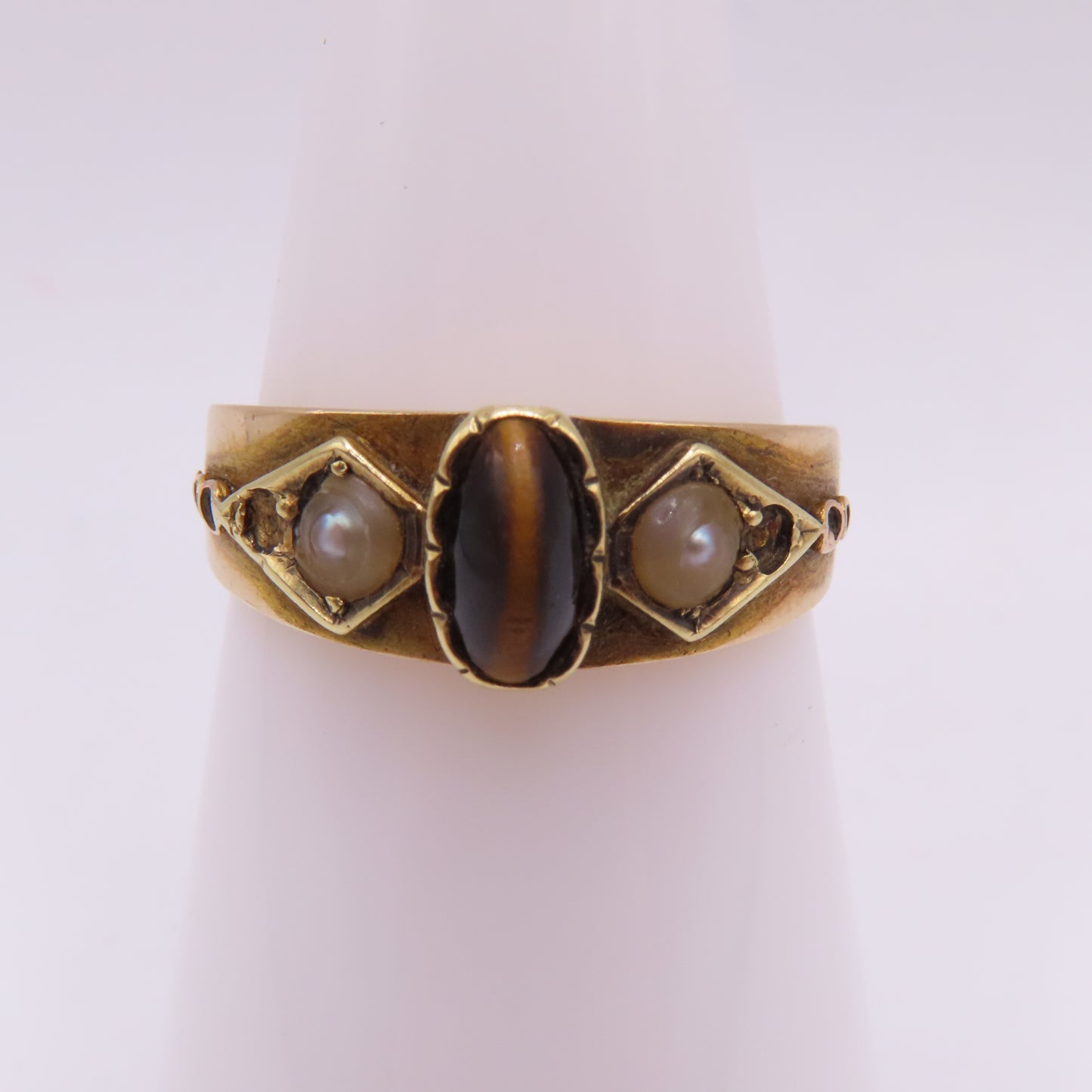 Vintage 15K Yellow Gold Tiger's Eye Cabochon & Seed Pearl Band Ring Size 7 3.1g