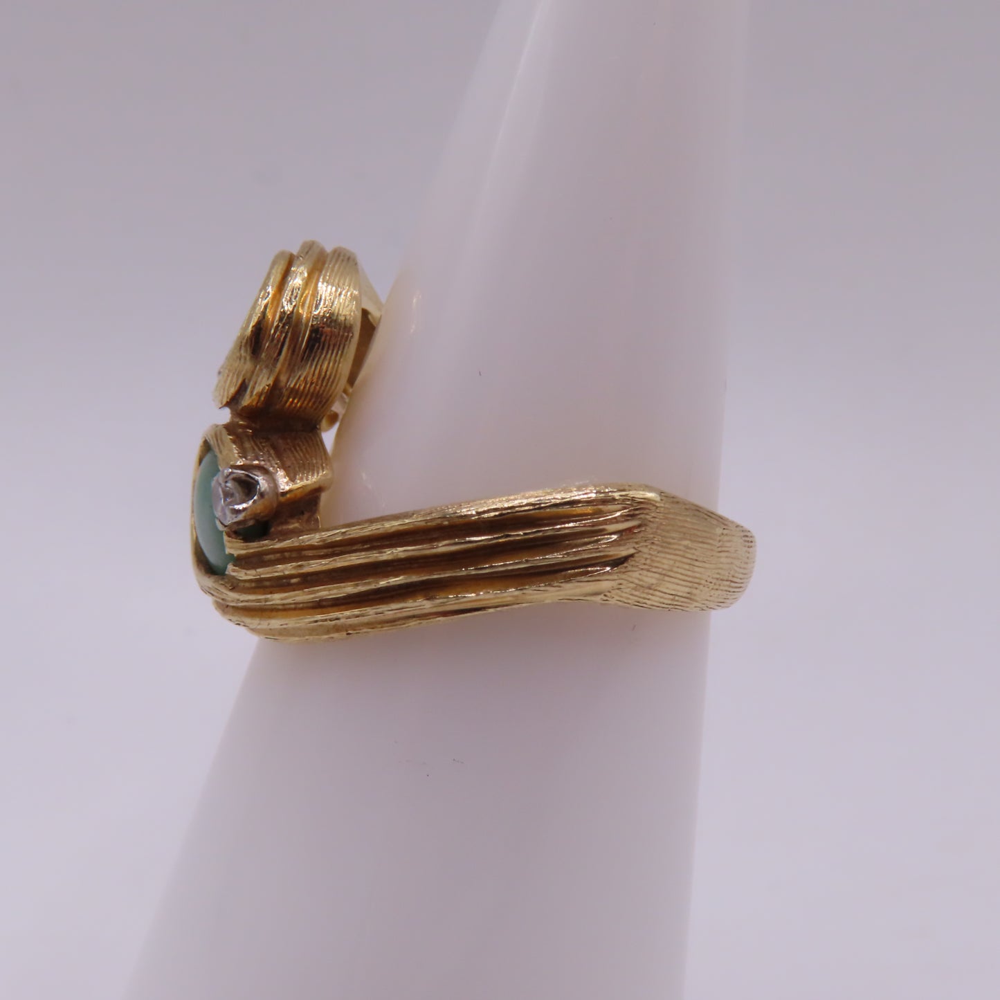 14K Yellow Gold Green Jade Cabochon Diamond Textured Asymmetrical Ring Size 6.5 7.1g